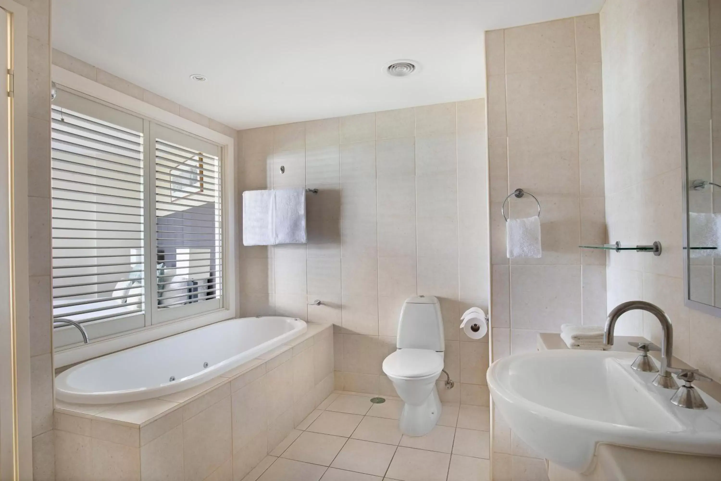 Two-Bedroom Suite with Spa Bath and Pool View - Dual Key in Mantra on Salt Beach Two-Bedroom Suite with Spa Bath and Pool View - Dual Key in Mantra on Salt Beach