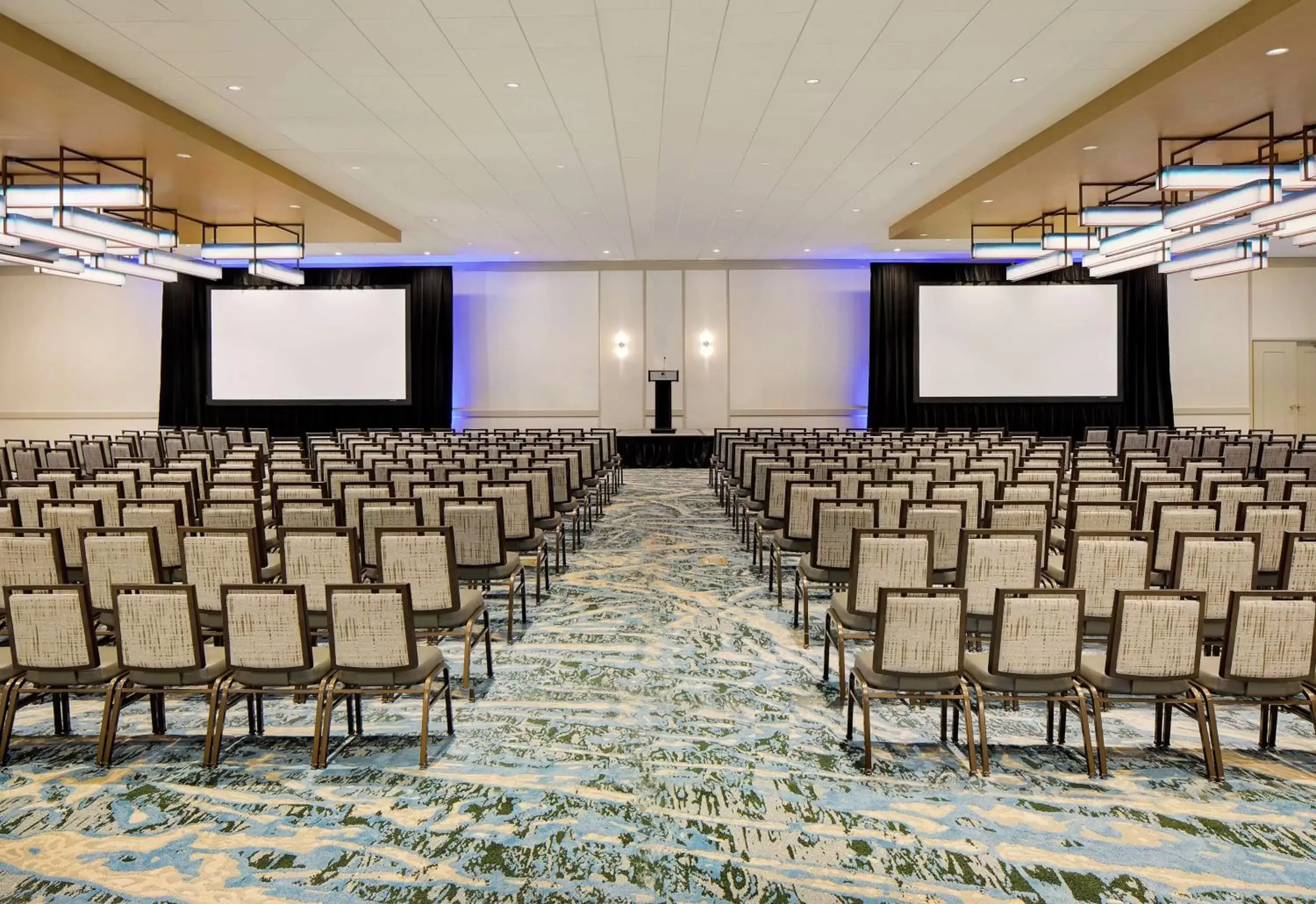 Meeting/conference room in DoubleTree by Hilton Chicago Magnificent Mile