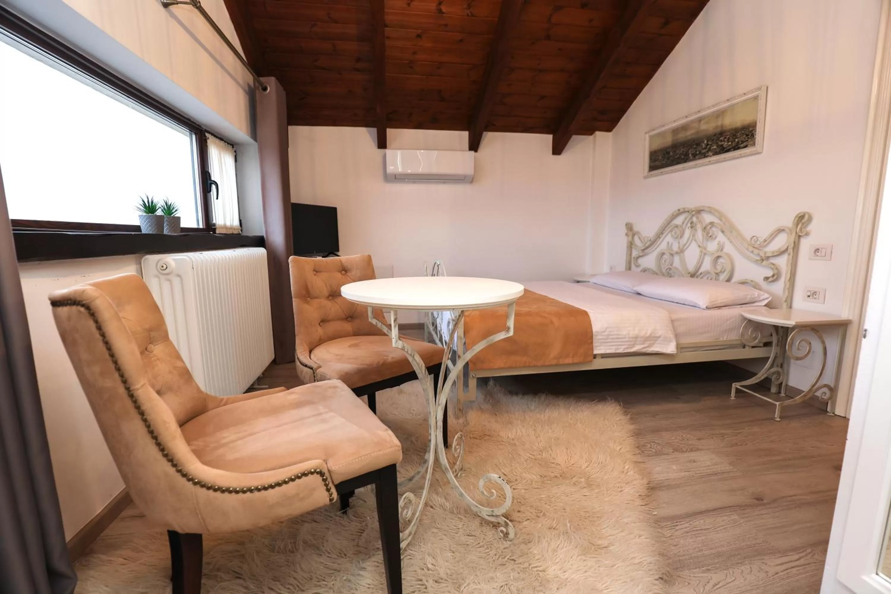 Photo of the whole room, Bed in Bujtina Oxhaku