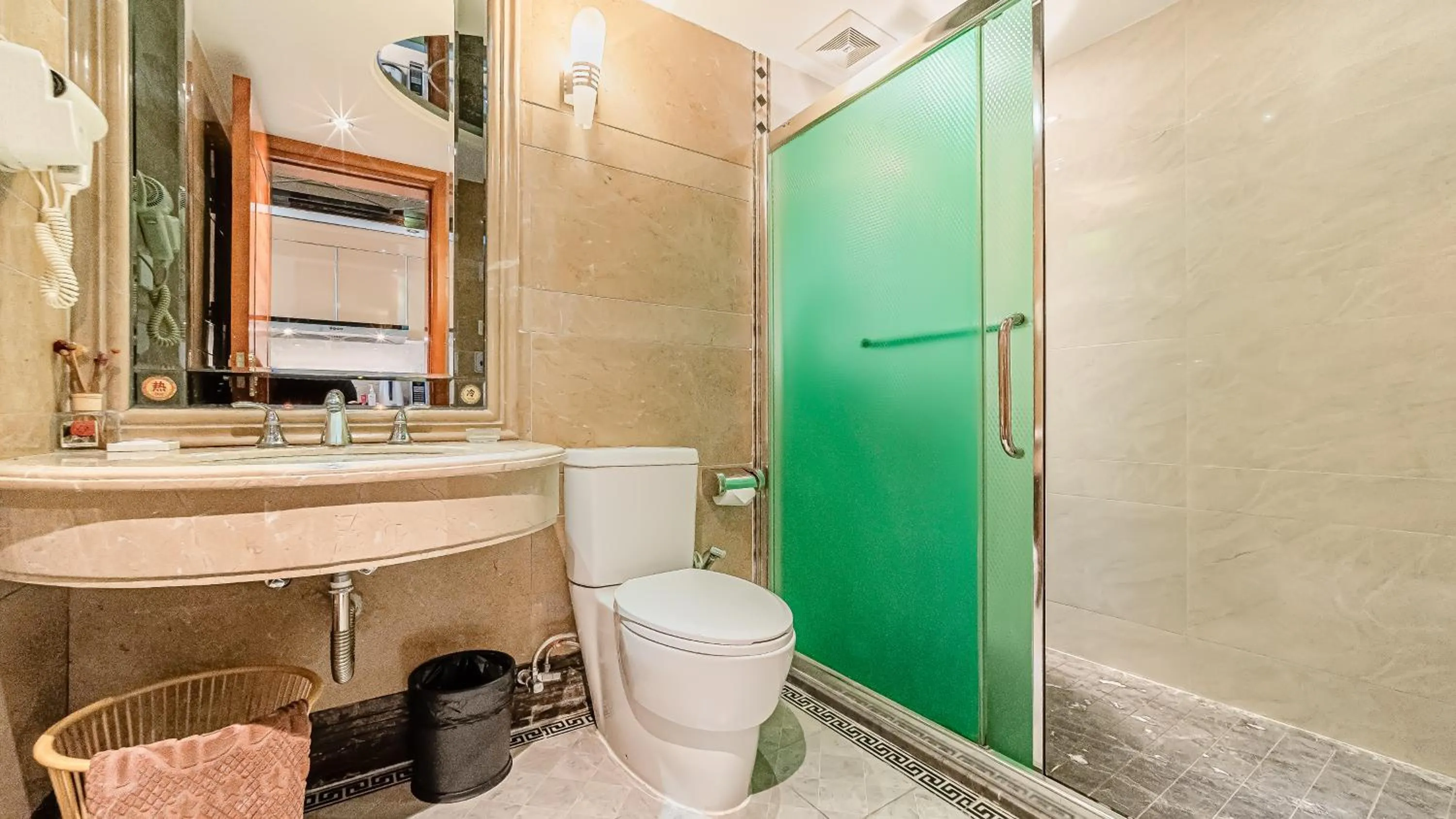 Shower in South & North International Apartment Beijing Road