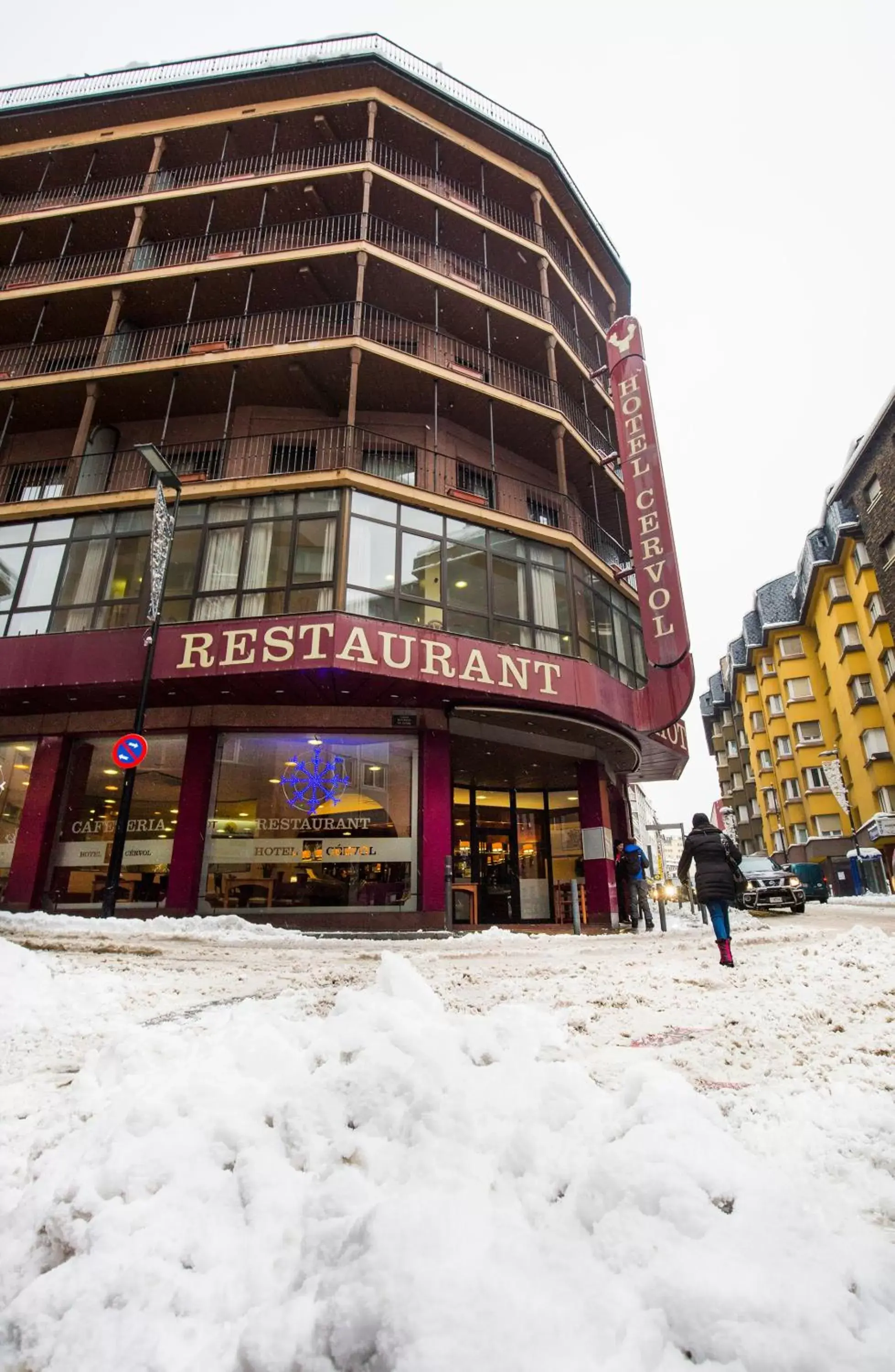 Facade/entrance, Winter in Hotel Cervol