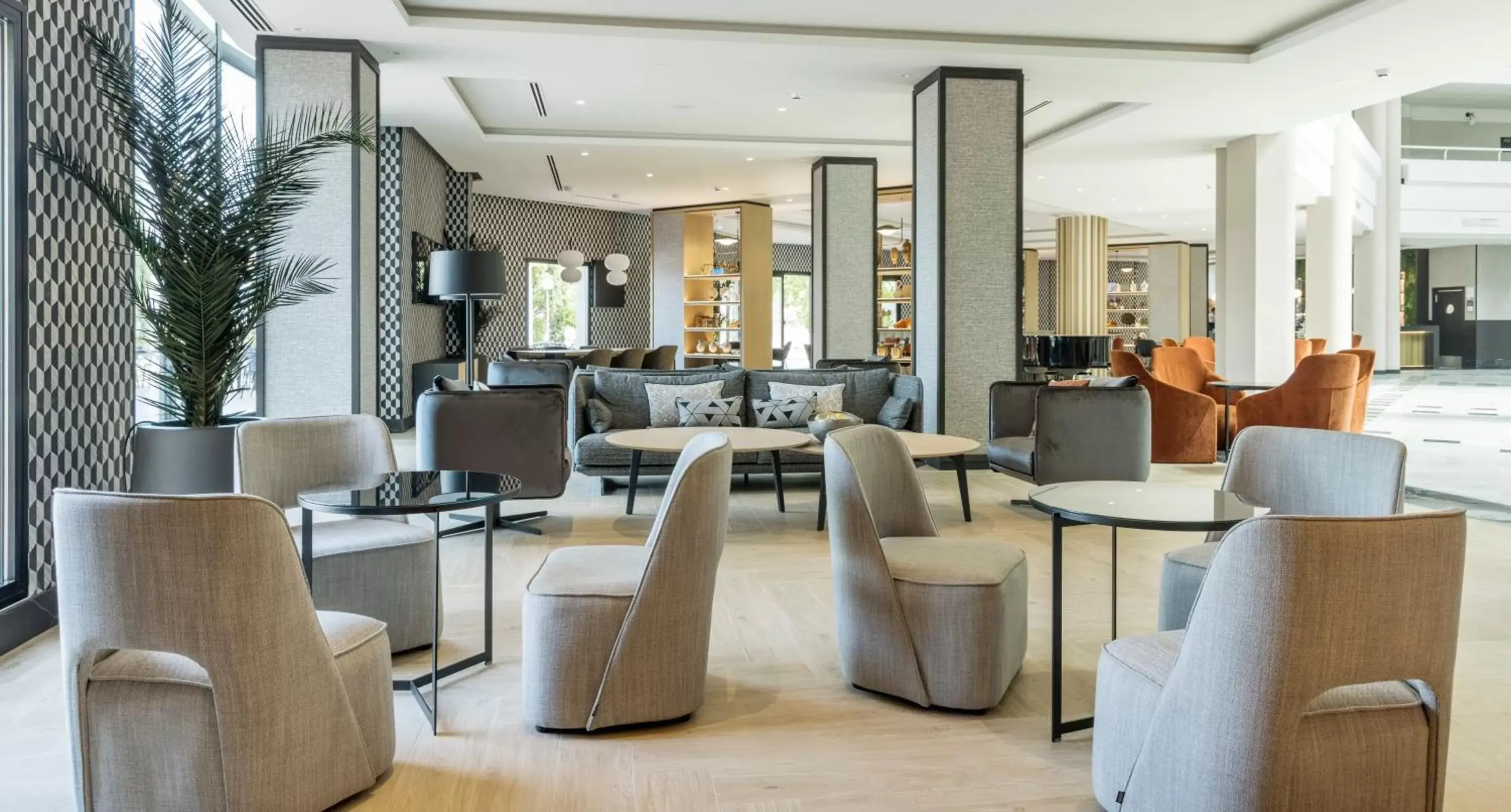 Lobby or reception, Lounge/Bar in Ilunion Alcora Sevilla