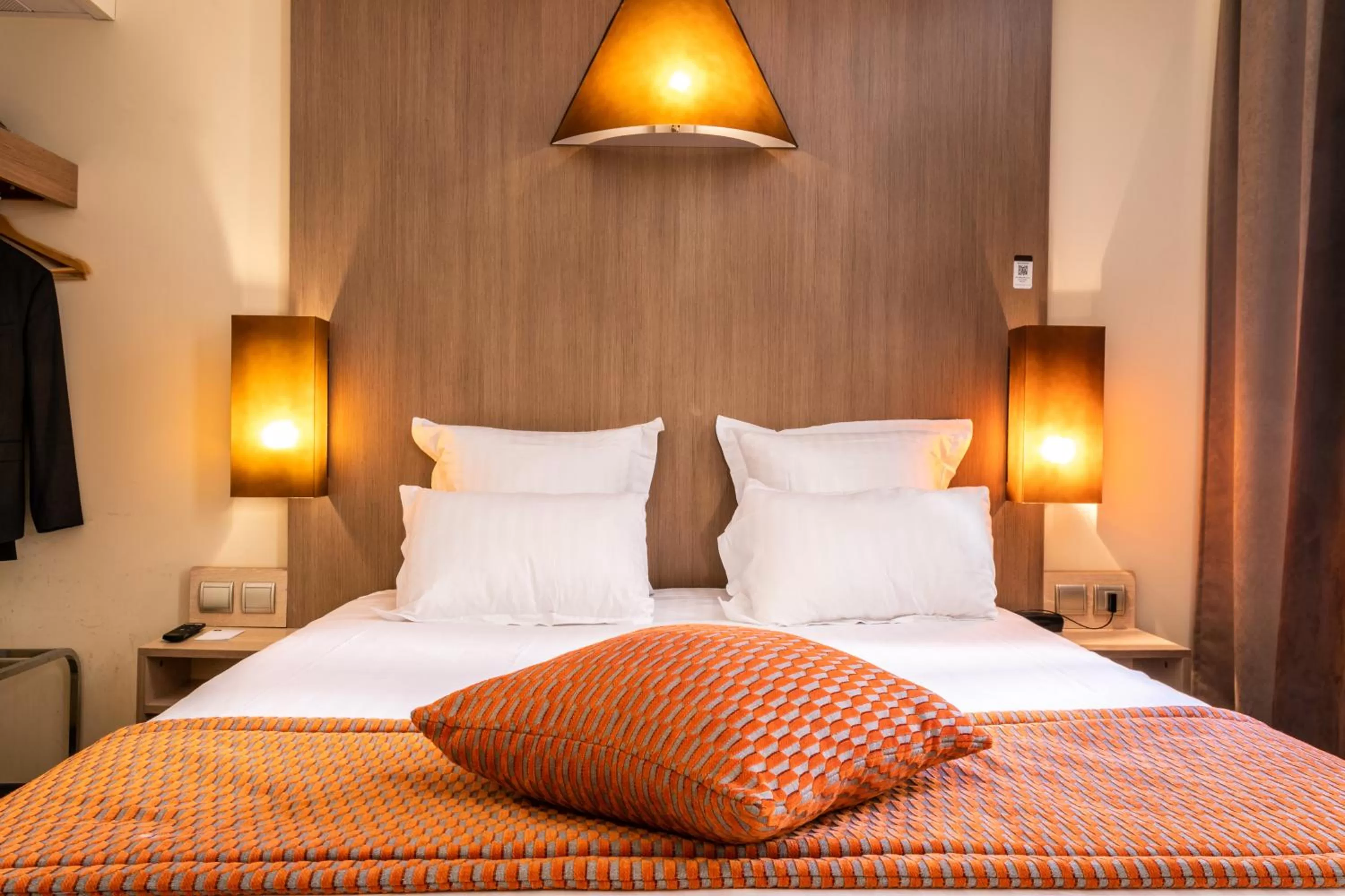 Bedroom, Bed in Hôtel Carré Vieux Port