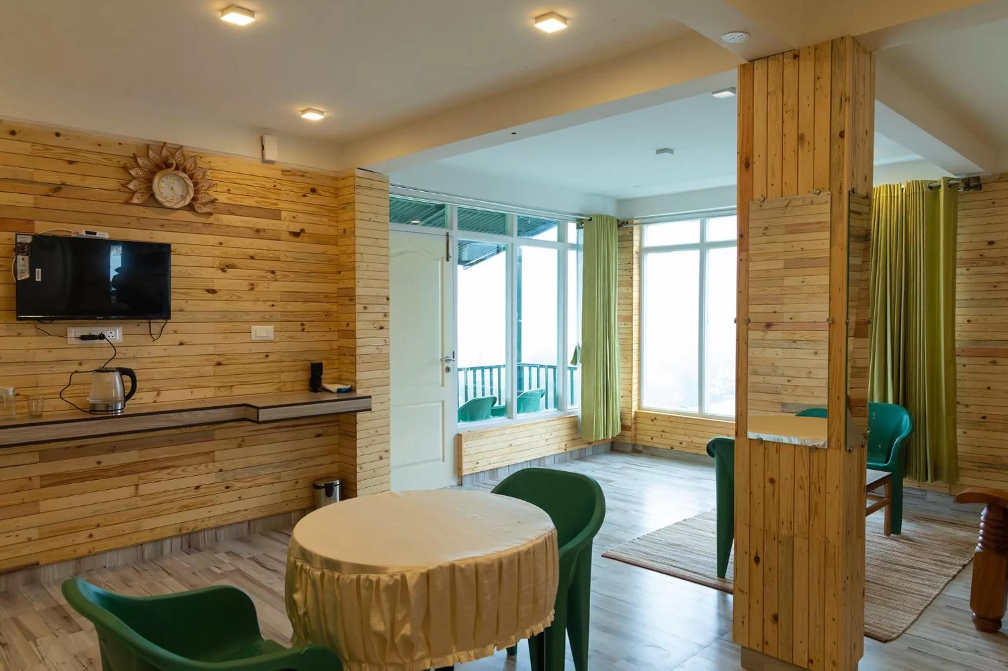 Communal lounge/ TV room in FabExpress RMK Nest - Nr Chettiar Park