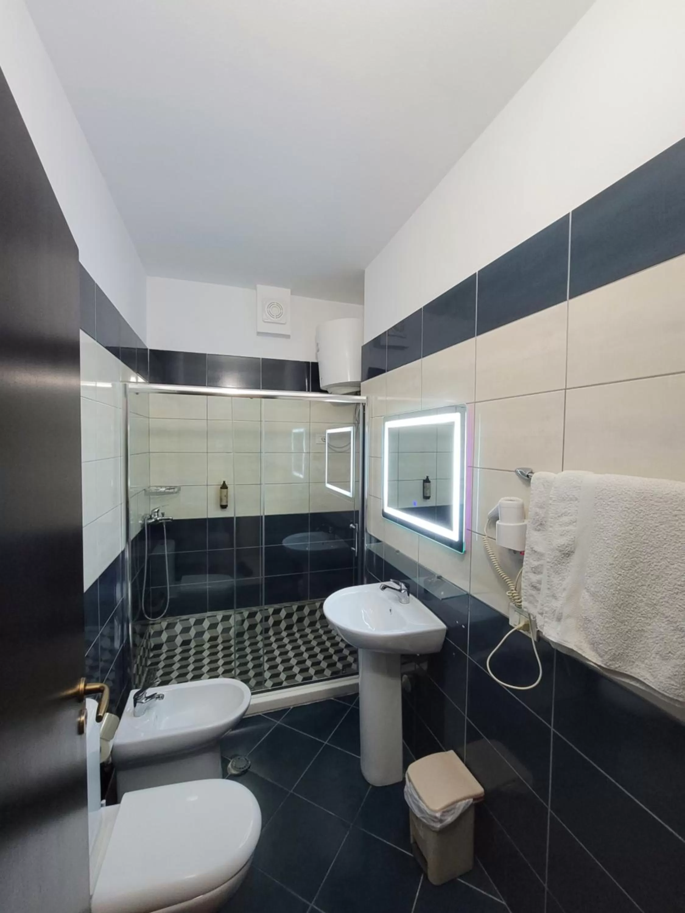 Toilet in Haris Hotel