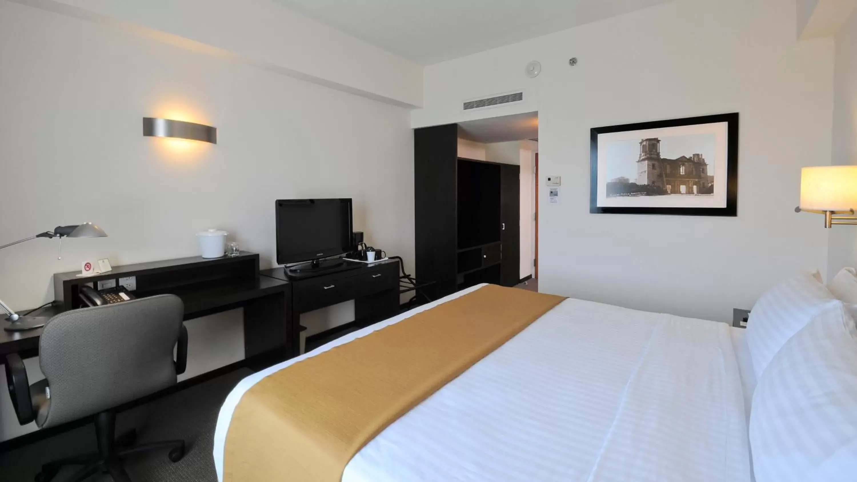 Bedroom in Holiday Inn Uruapan, an IHG Hotel