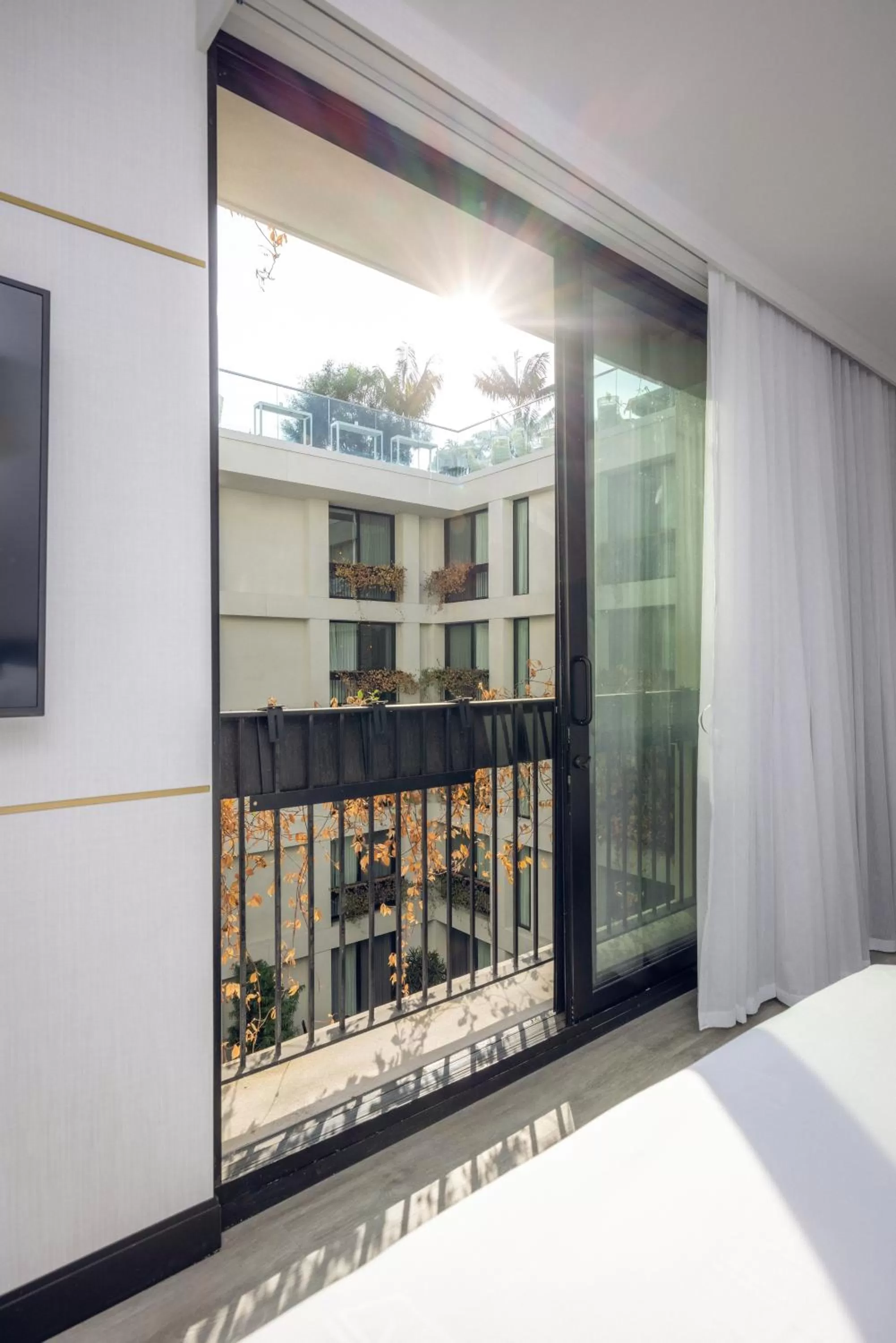 Balcony/Terrace, Bed in The Godfrey Hotel Hollywood