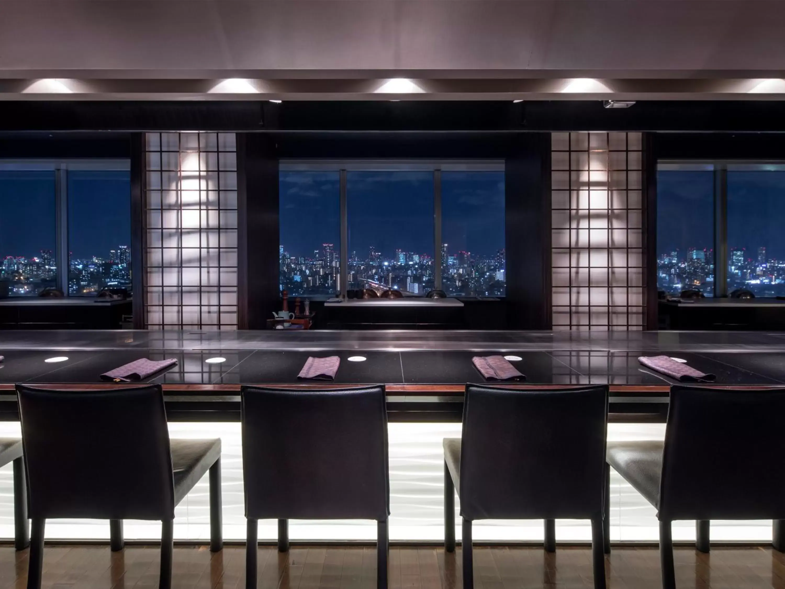 Restaurant/places to eat in Art Hotel Osaka Bay Tower