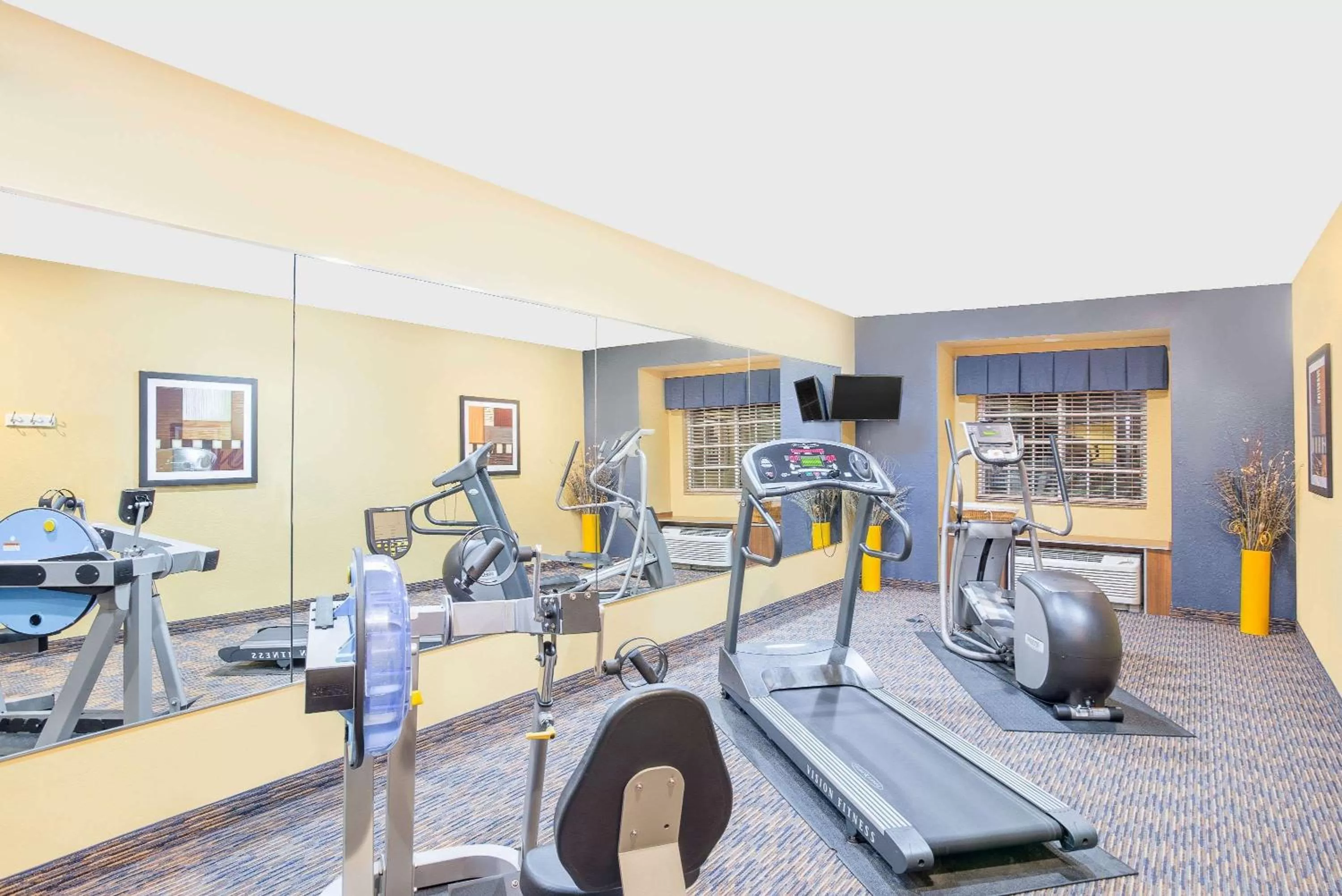 Fitness centre/facilities in Microtel Inn & Suites Chili/Rochester