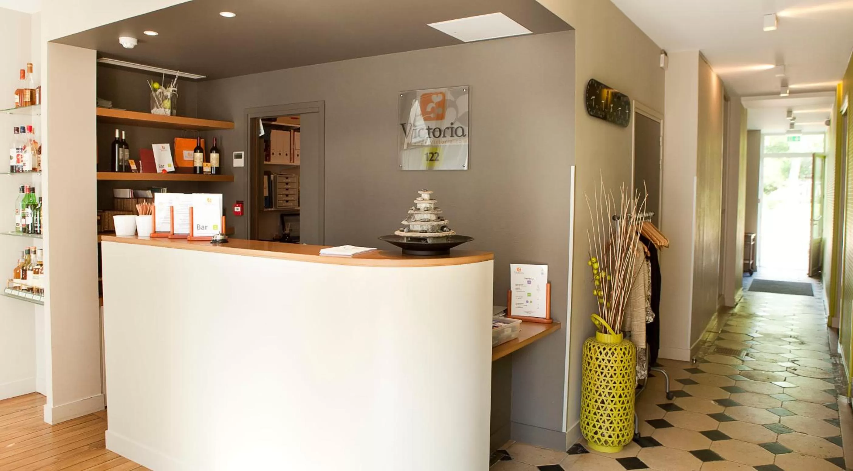 Lobby or reception in The Originals Boutique, Hôtel Victoria, Fontainebleau