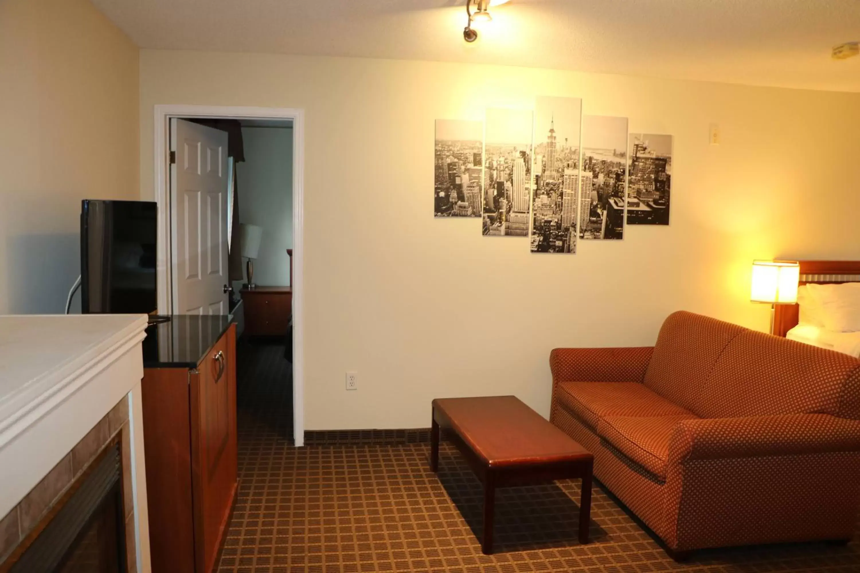 TV and multimedia, Seating Area in Quality Inn & Suites 1000 Islands