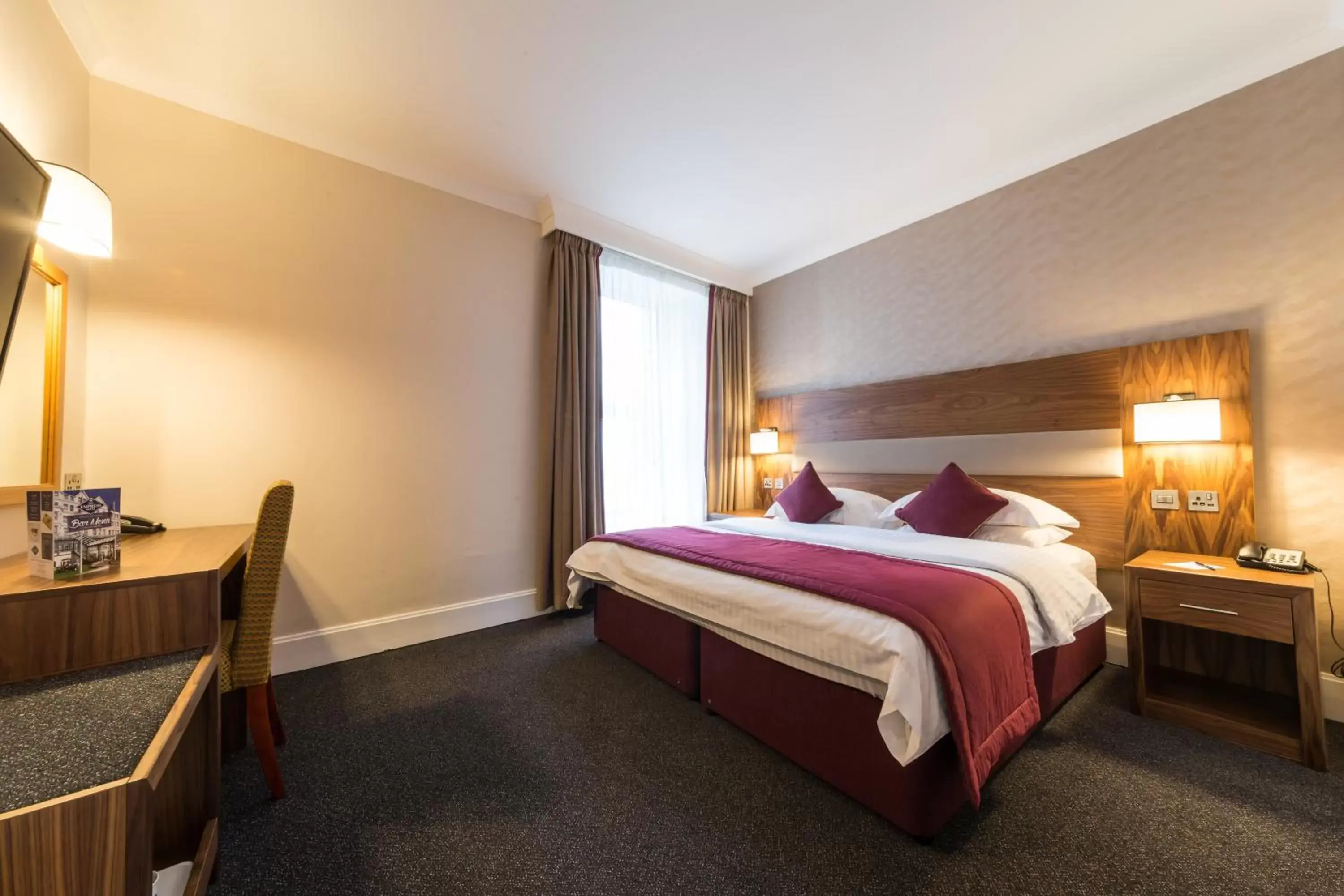 Bedroom, Bed in The Empress Hotel