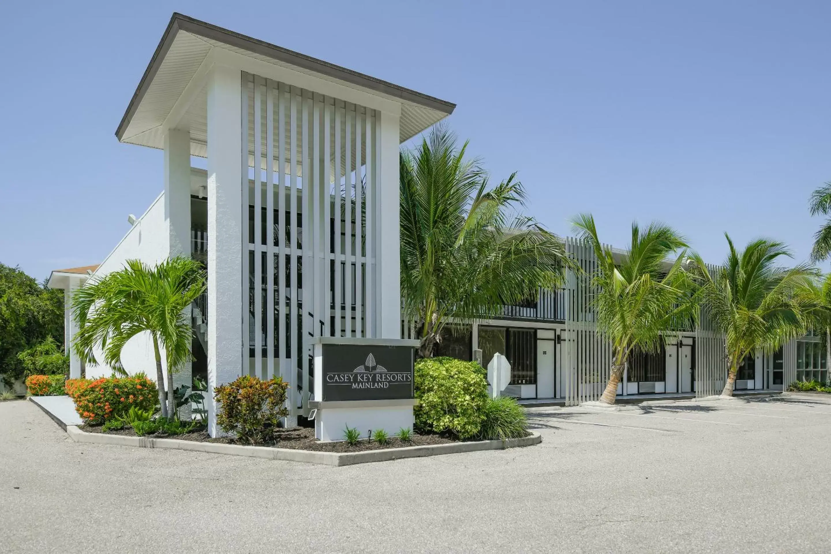 Property Building in Casey Key Resorts - Mainland