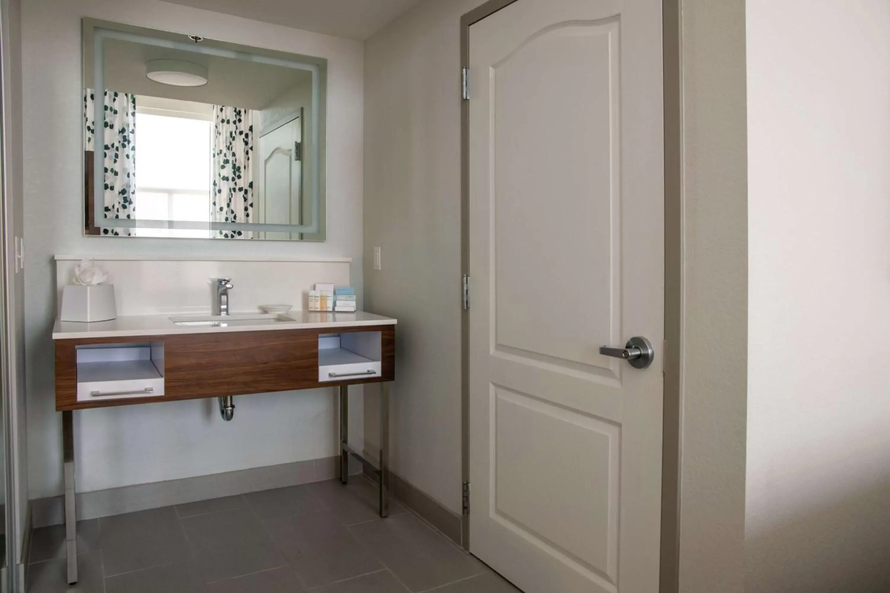 Bathroom in Hampton Inn & Suites Sherman Oaks