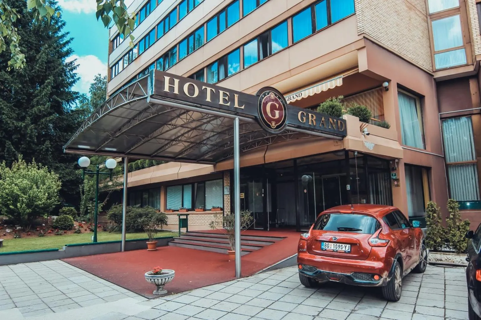 Facade/entrance in Hotel Grand