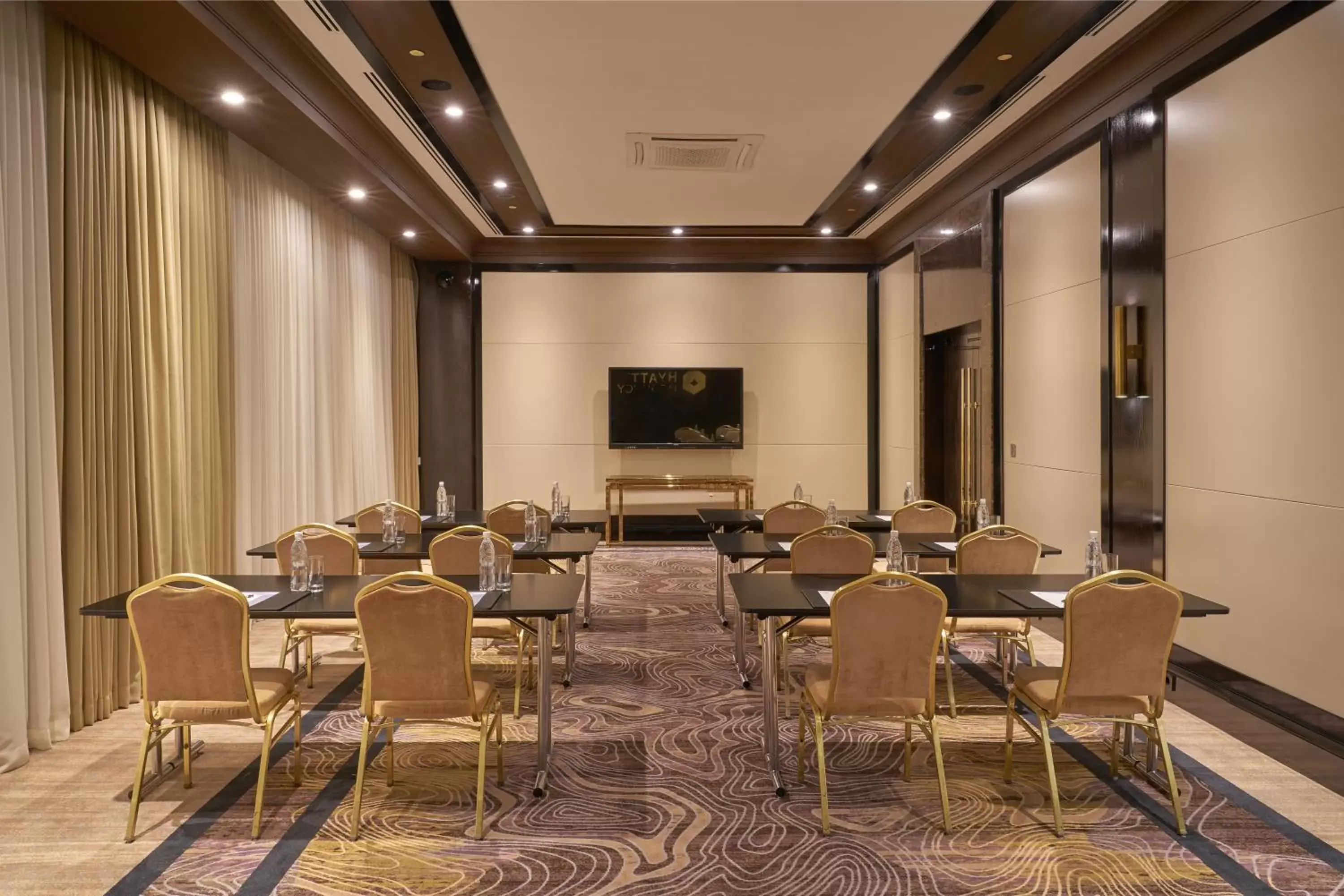 Business facilities in Hyatt Regency Bishkek