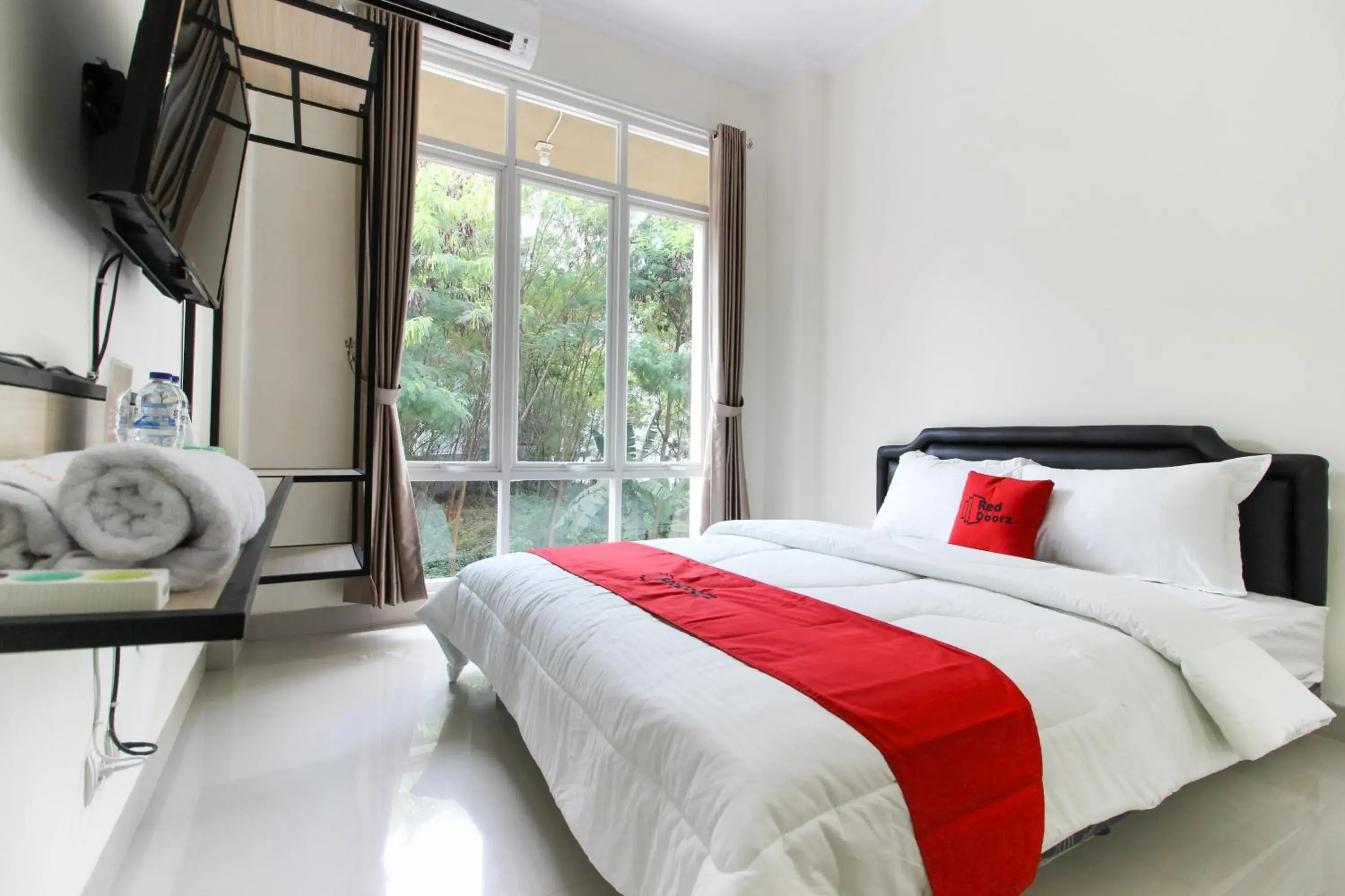 Bedroom, Bed in RedDoorz near Jogja City Mall 3