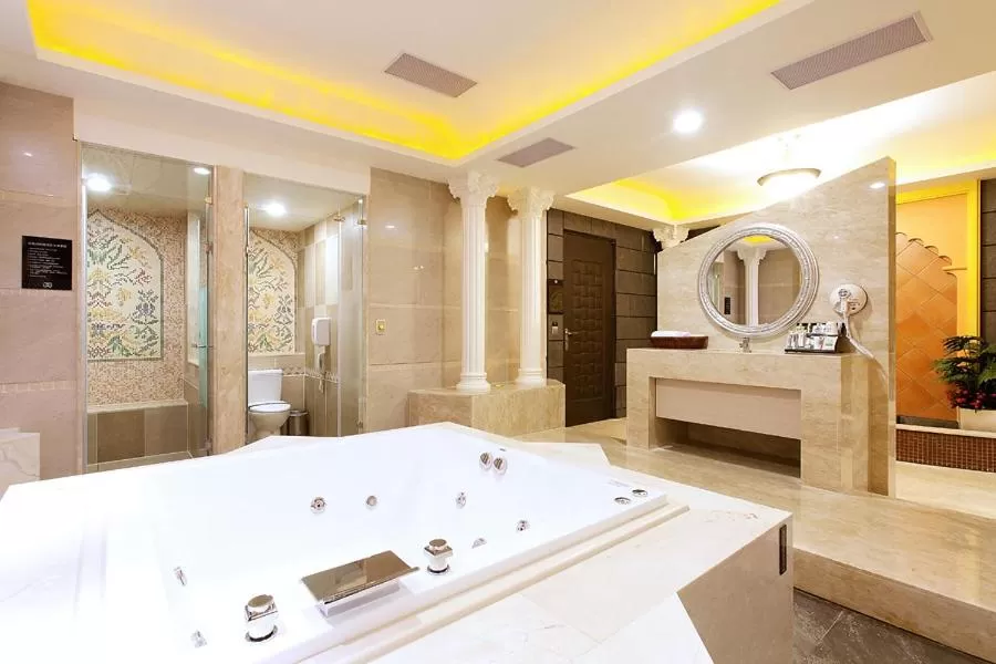 Bathroom in Discovery Motel - Yanping