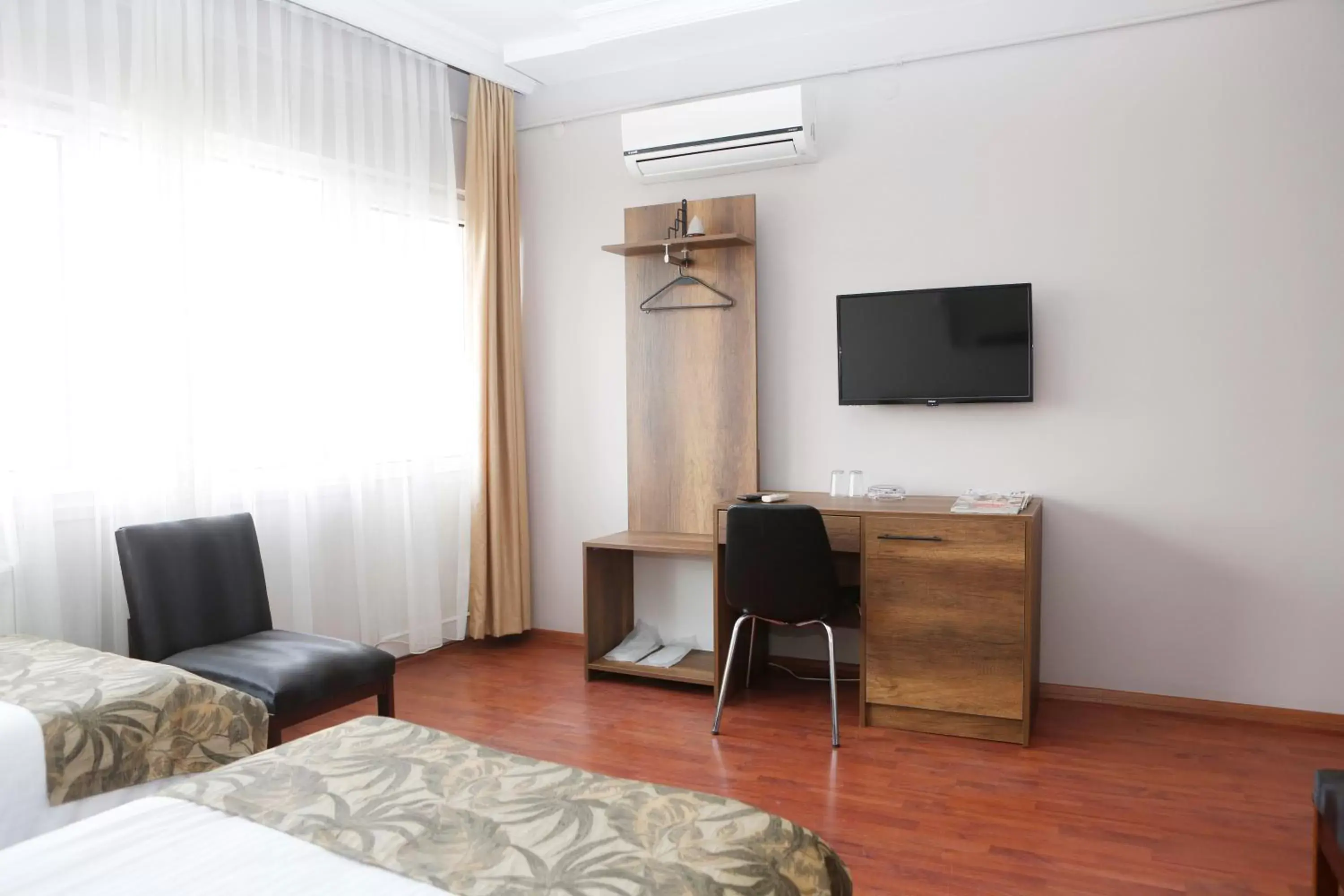 Bed, TV/Entertainment Center in Cihan Palas