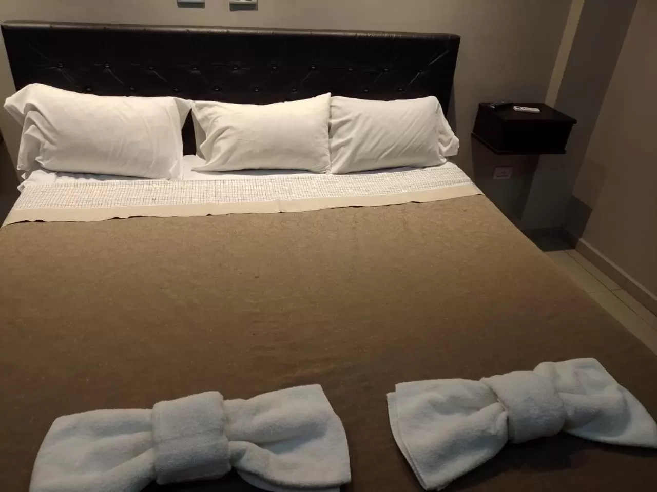 Bed in Lorenzo Suites Hotel