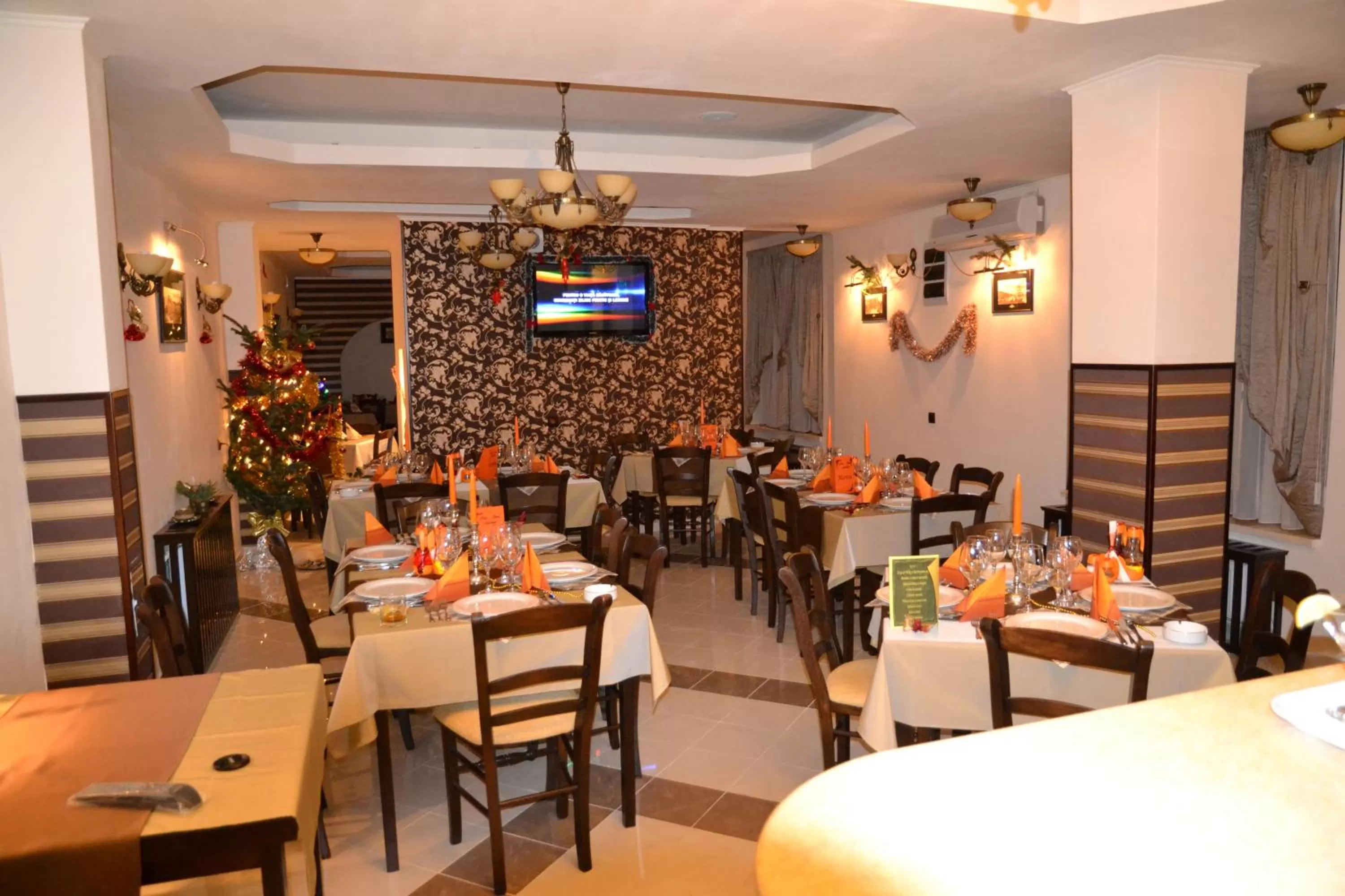 Restaurant/places to eat in Porto Franco Residence