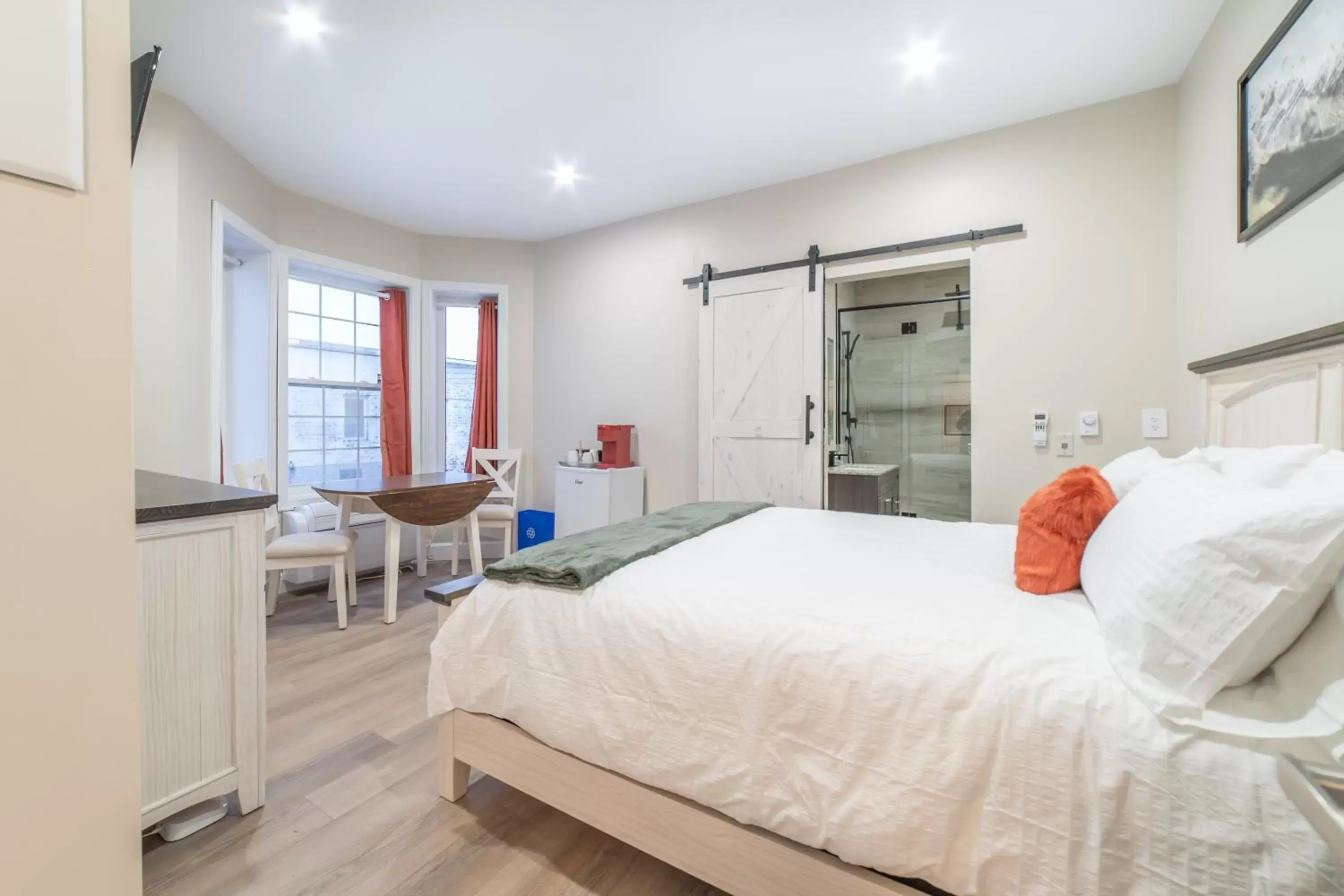 Bed in Riverside Inn Bed in Riverside Inn