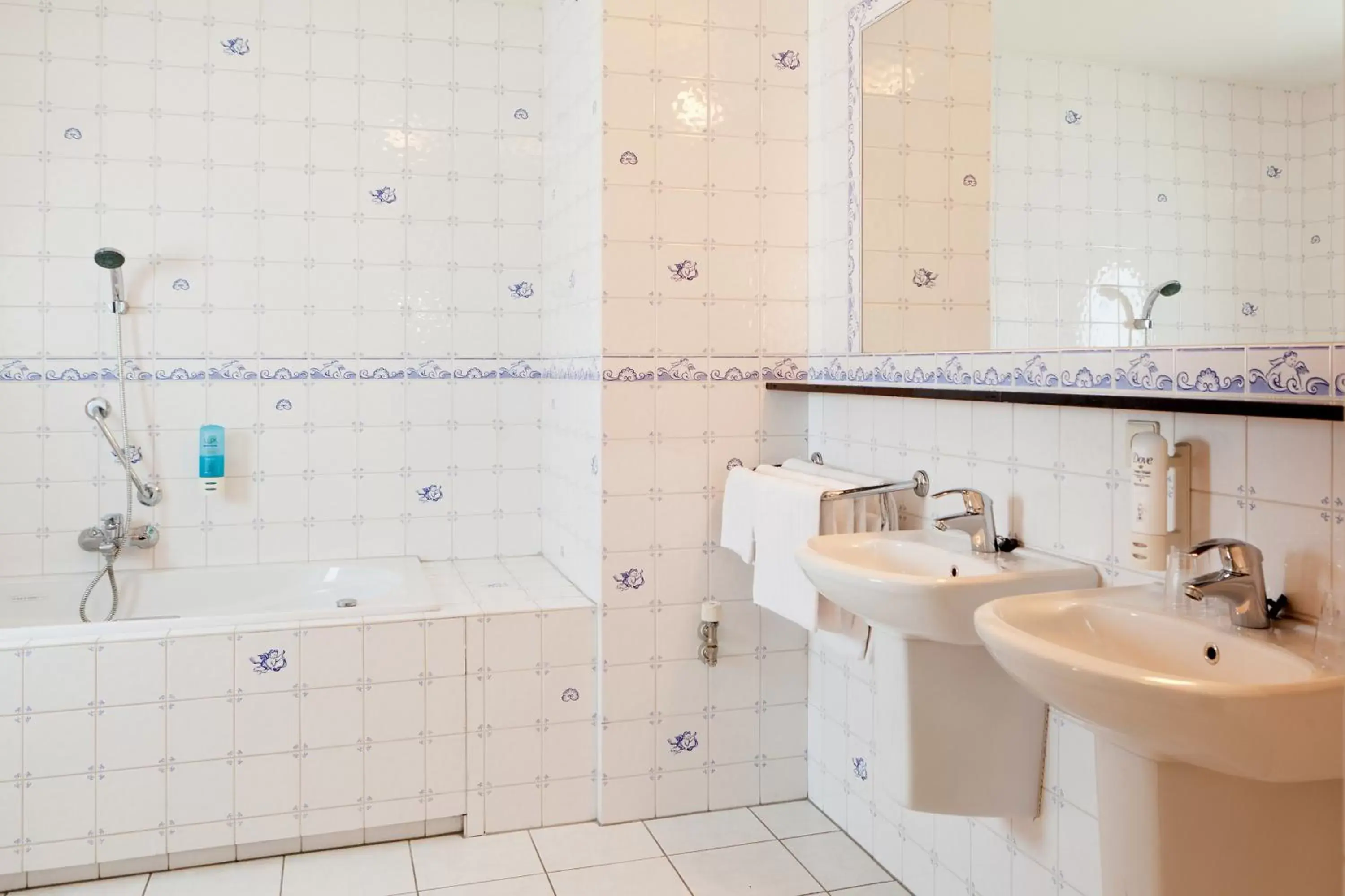 Bathroom in Hotel De Druiventros