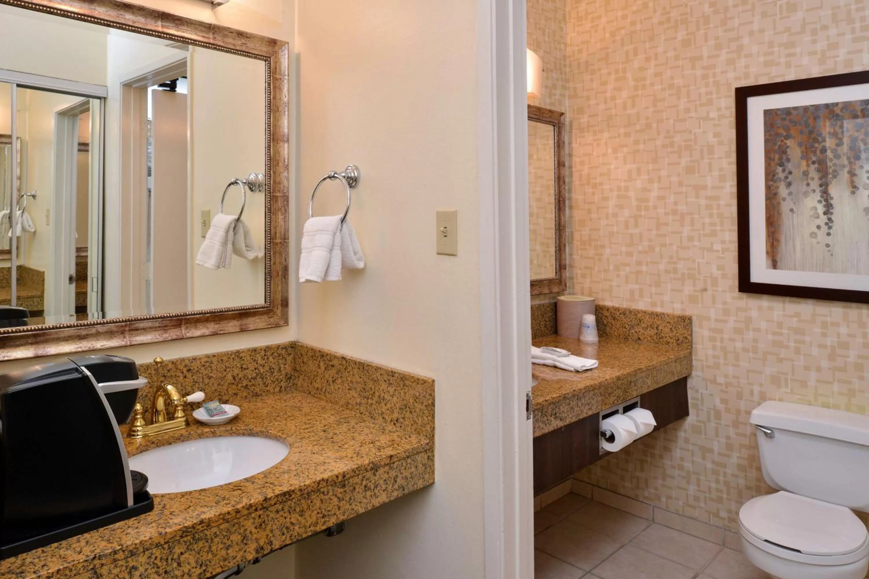 Deluxe Room with Queen Bed and Double Bed in Best Western Corte Madera Inn