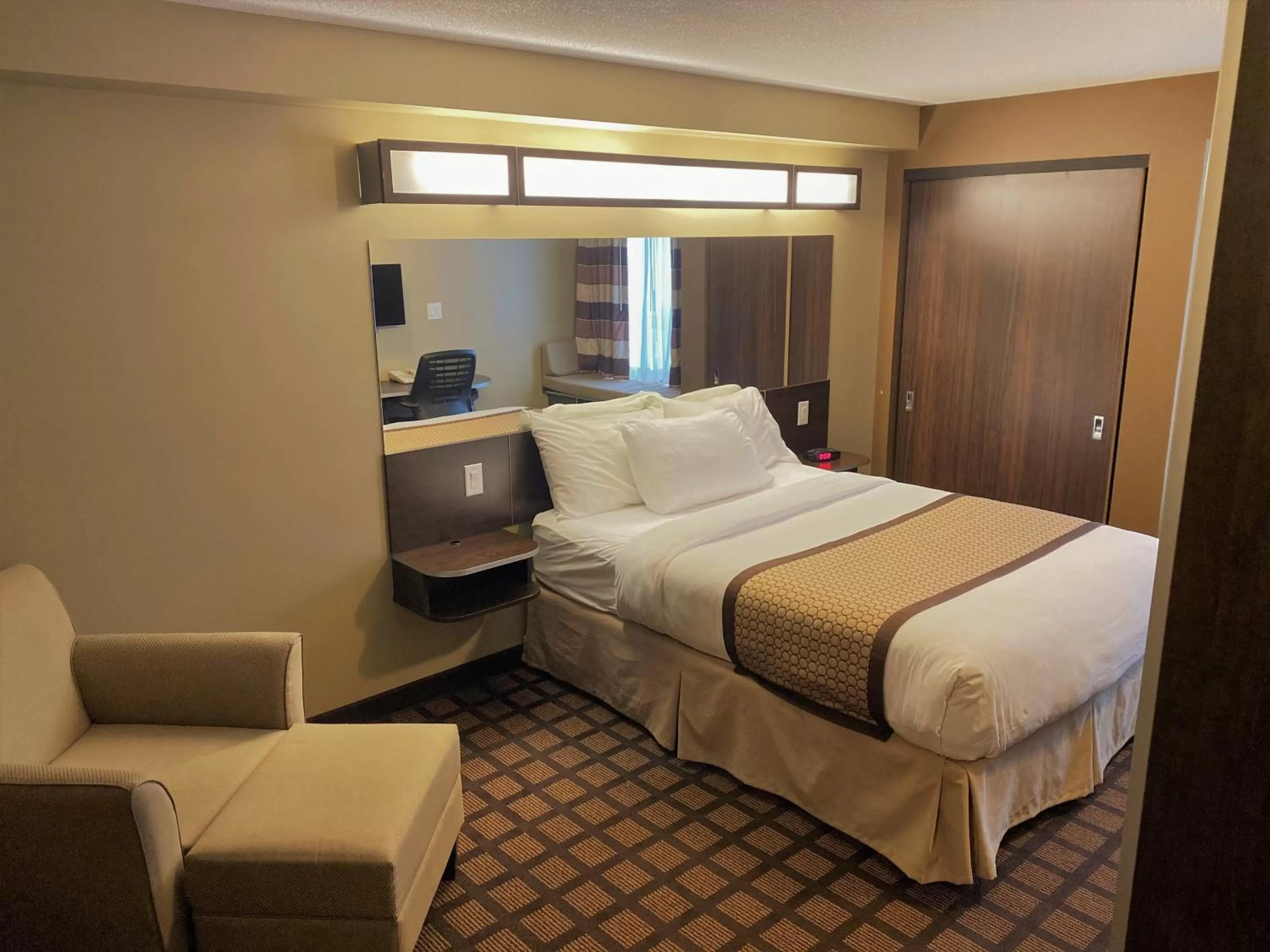 Bedroom, Bed in Microtel Inn & Suites by Wyndham - Timmins
