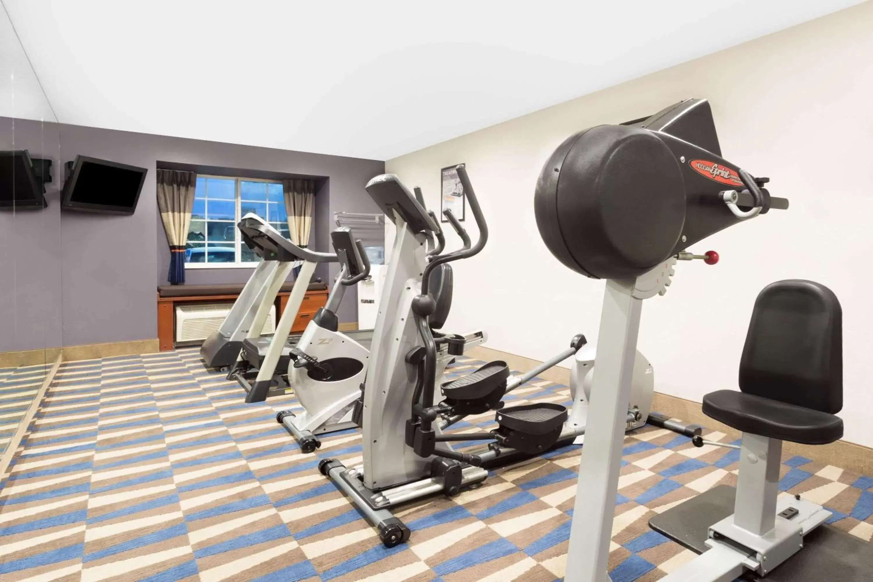 Fitness centre/facilities in Microtel Inn & Suites by Wyndham Bremen Fitness centre/facilities in Microtel Inn & Suites by Wyndham Bremen