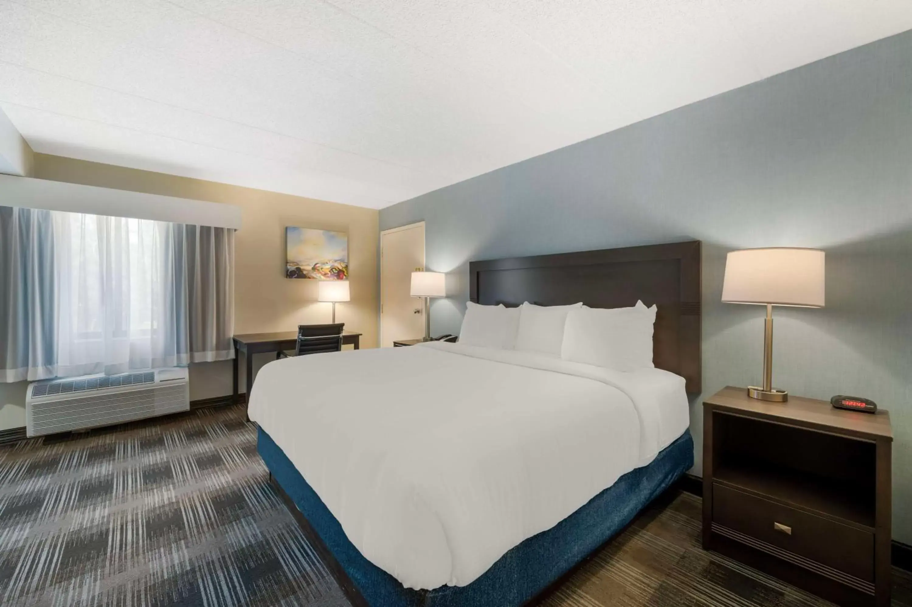 Photo of the whole room, Bed in Best Western Plus Alexandria Fort Belvoir Photo of the whole room, Bed in Best Western Plus Alexandria Fort Belvoir
