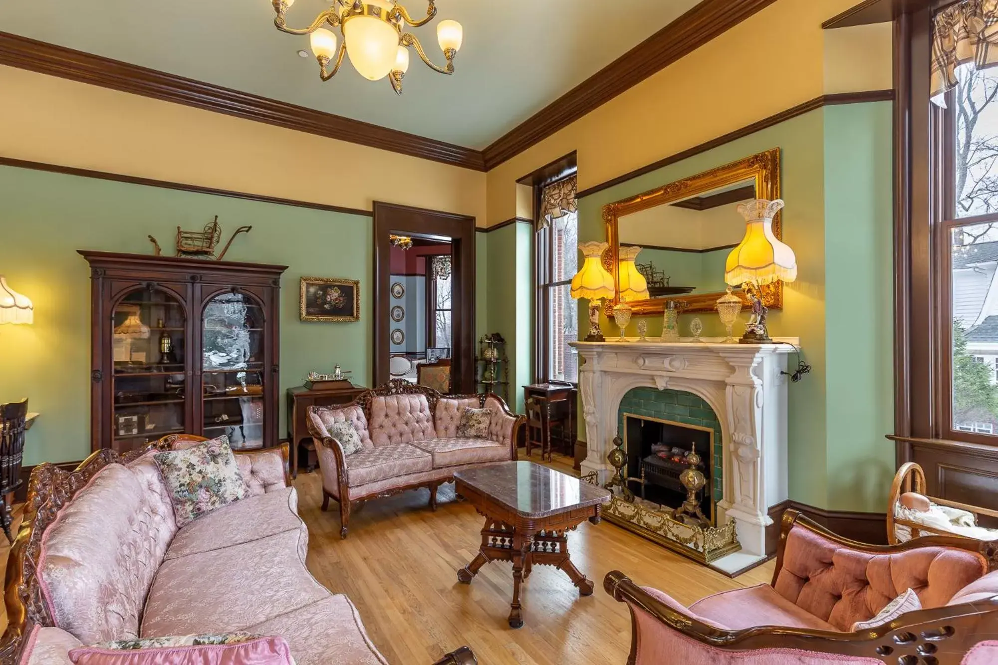 Living room, Seating Area in Steele Mansion Inn & Gathering Hub