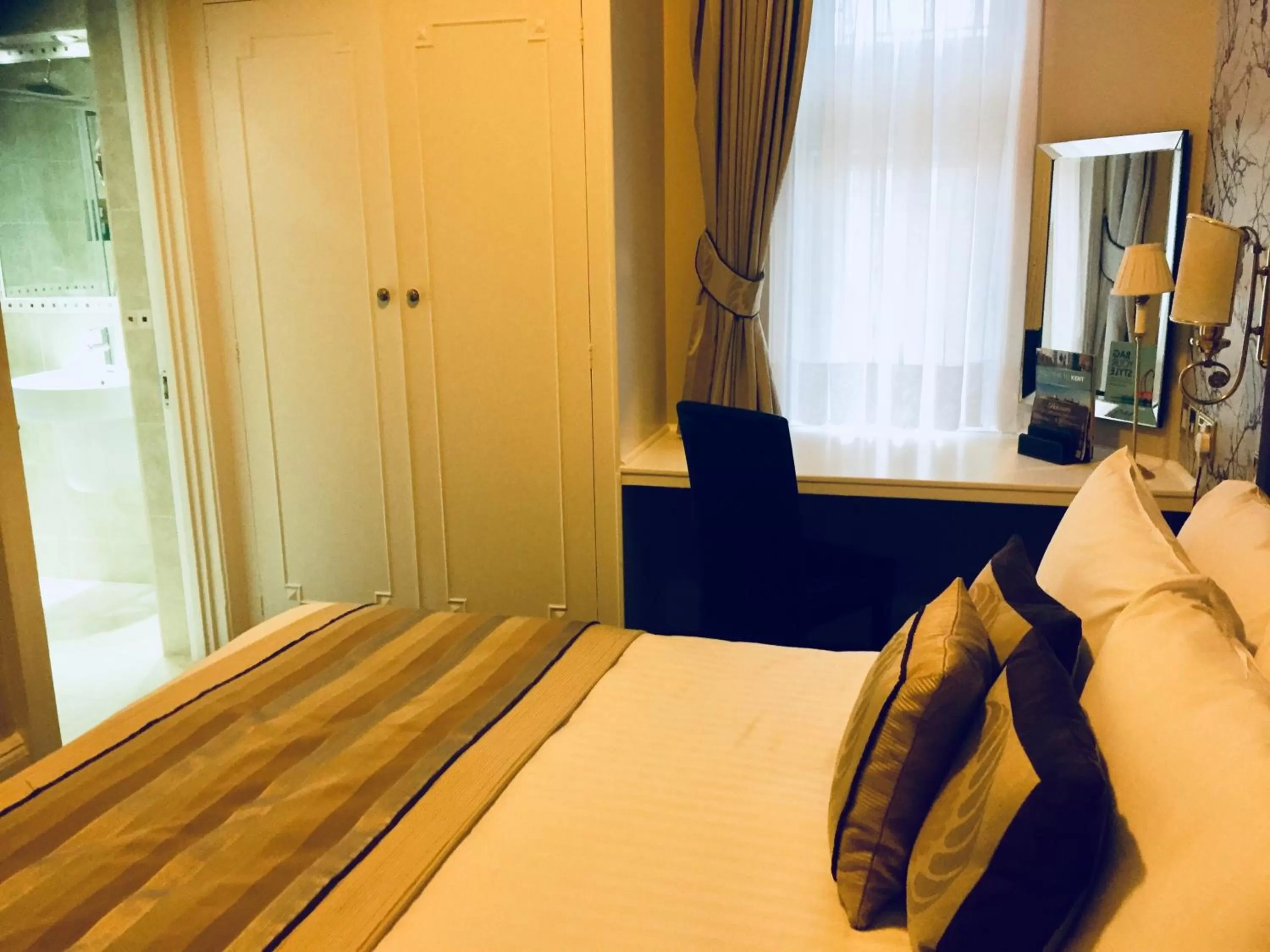 Bed in Burlington Hotel, BW Premier Collection by Best Western