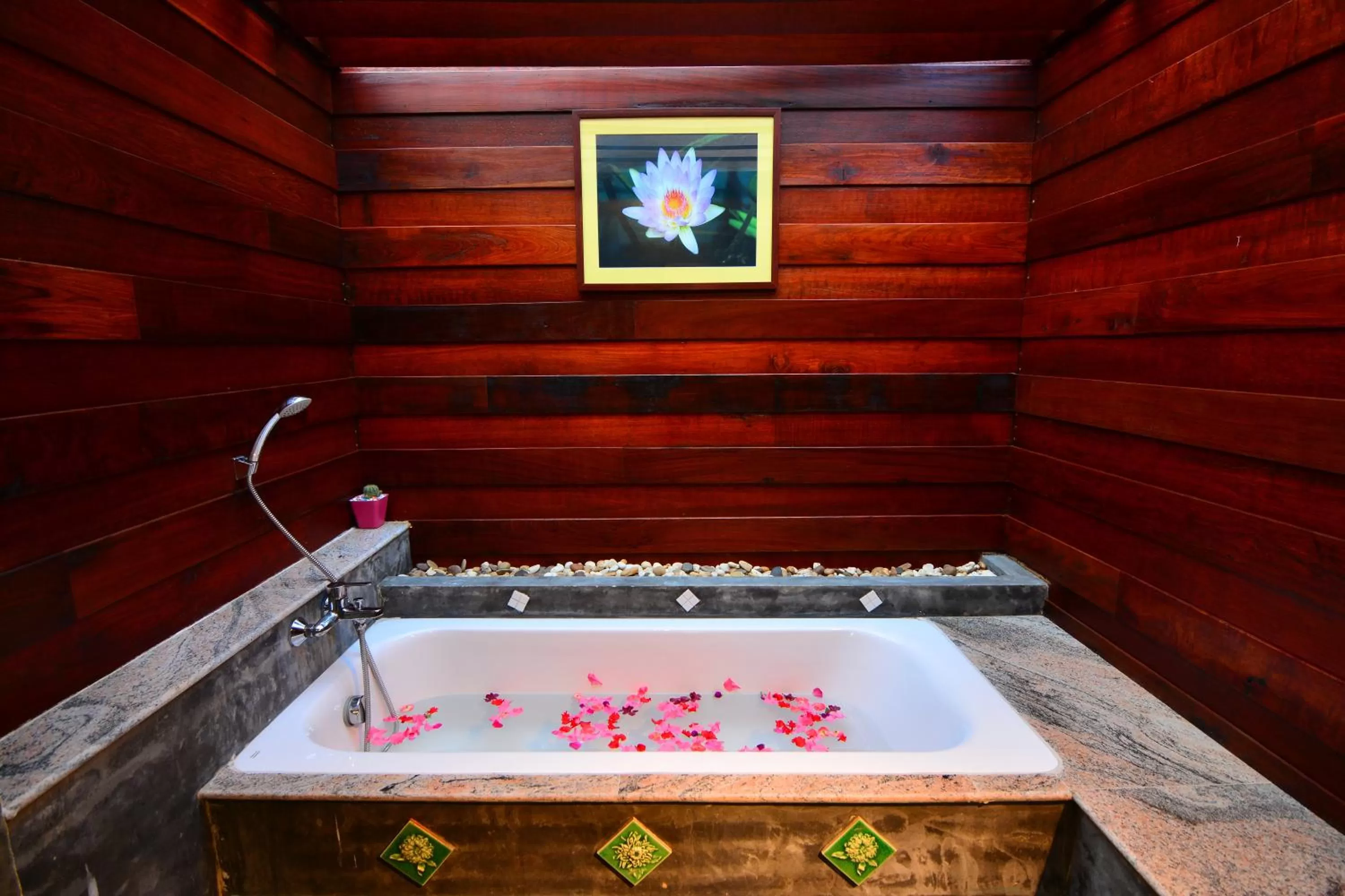 Bath in Maikaew Damnoen Resort