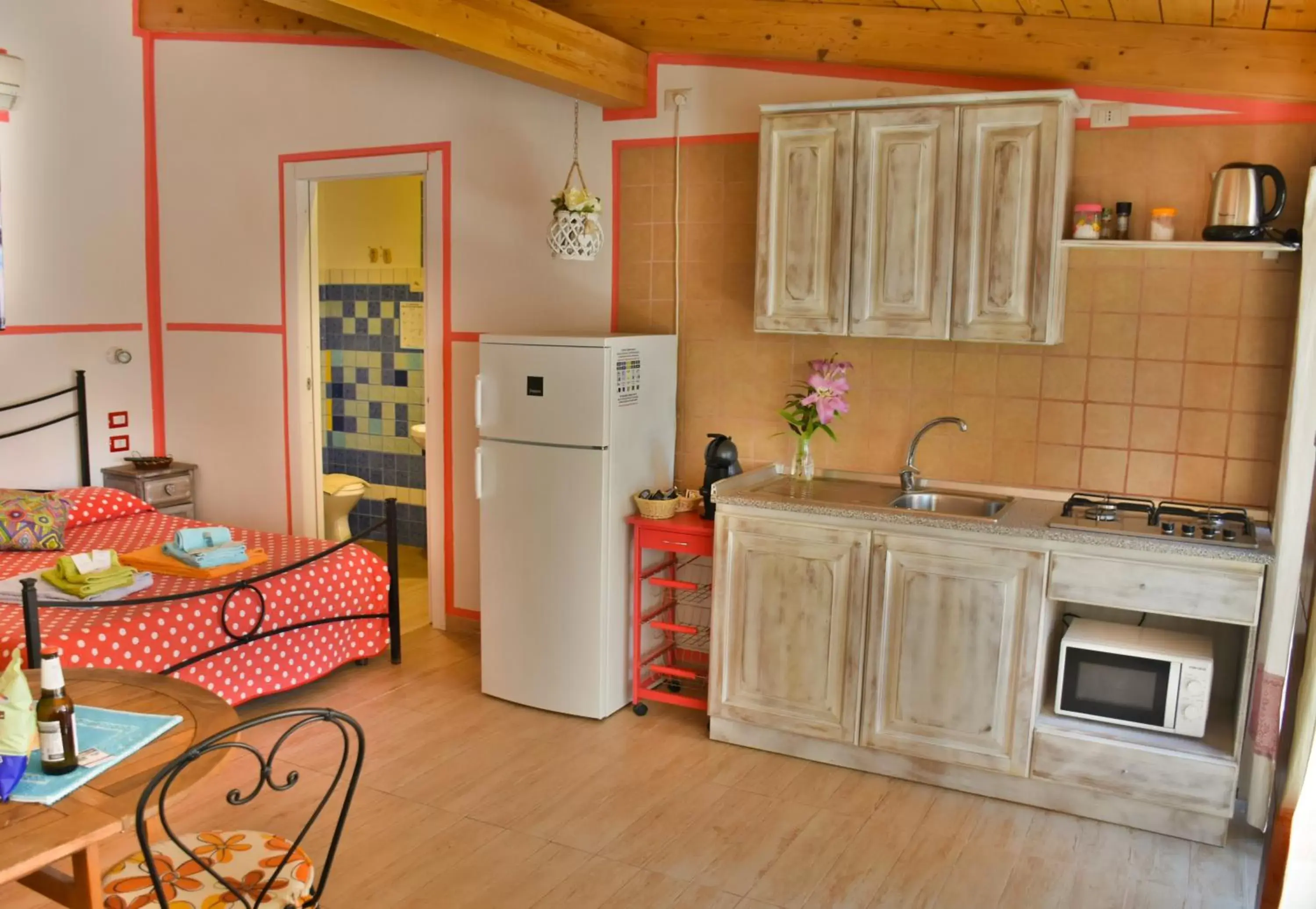 Kitchen or kitchenette, Kitchen/Kitchenette in Flowery Inn Villa