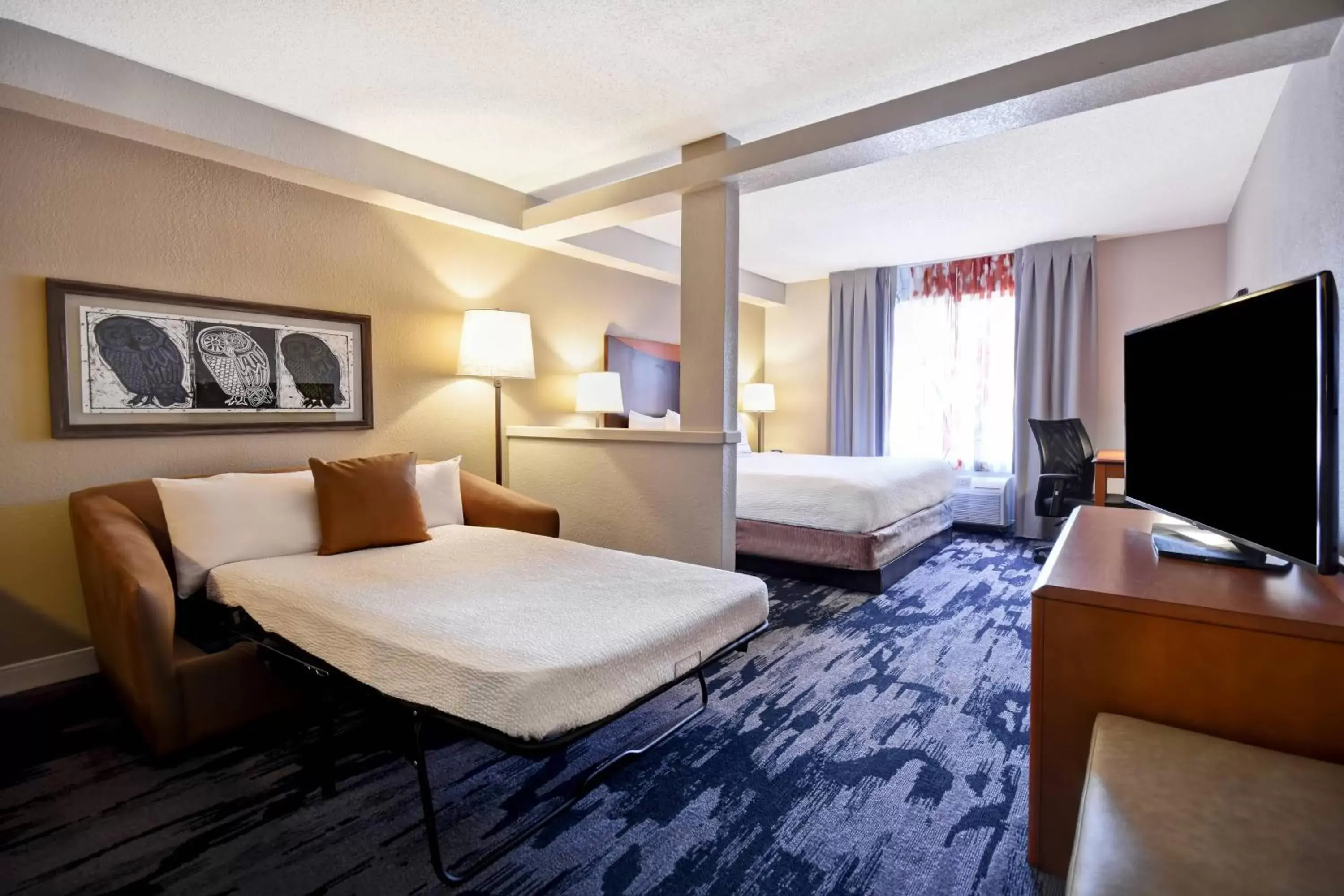 Living room, Bed in Fairfield Inn & Suites by Marriott Atlanta Kennesaw
