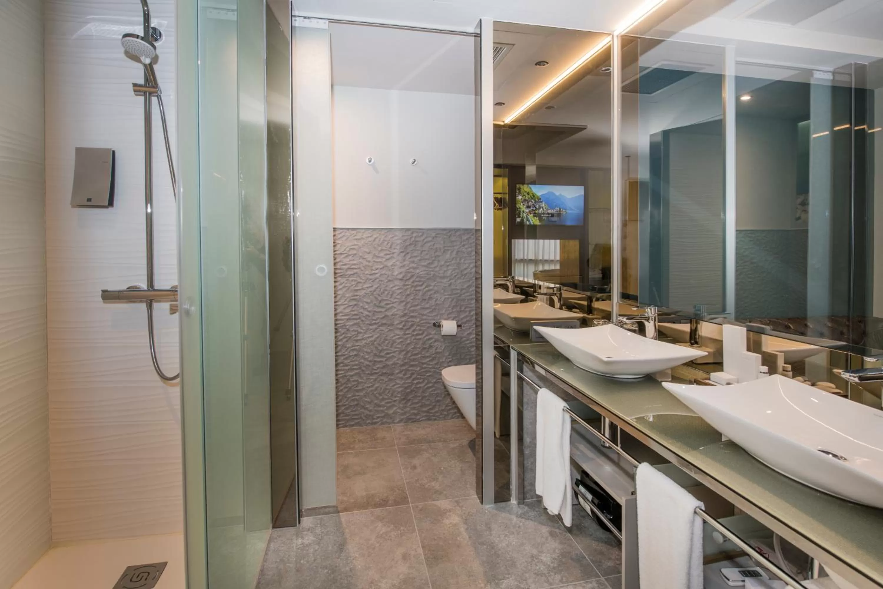 Shower in Barceló Ourense