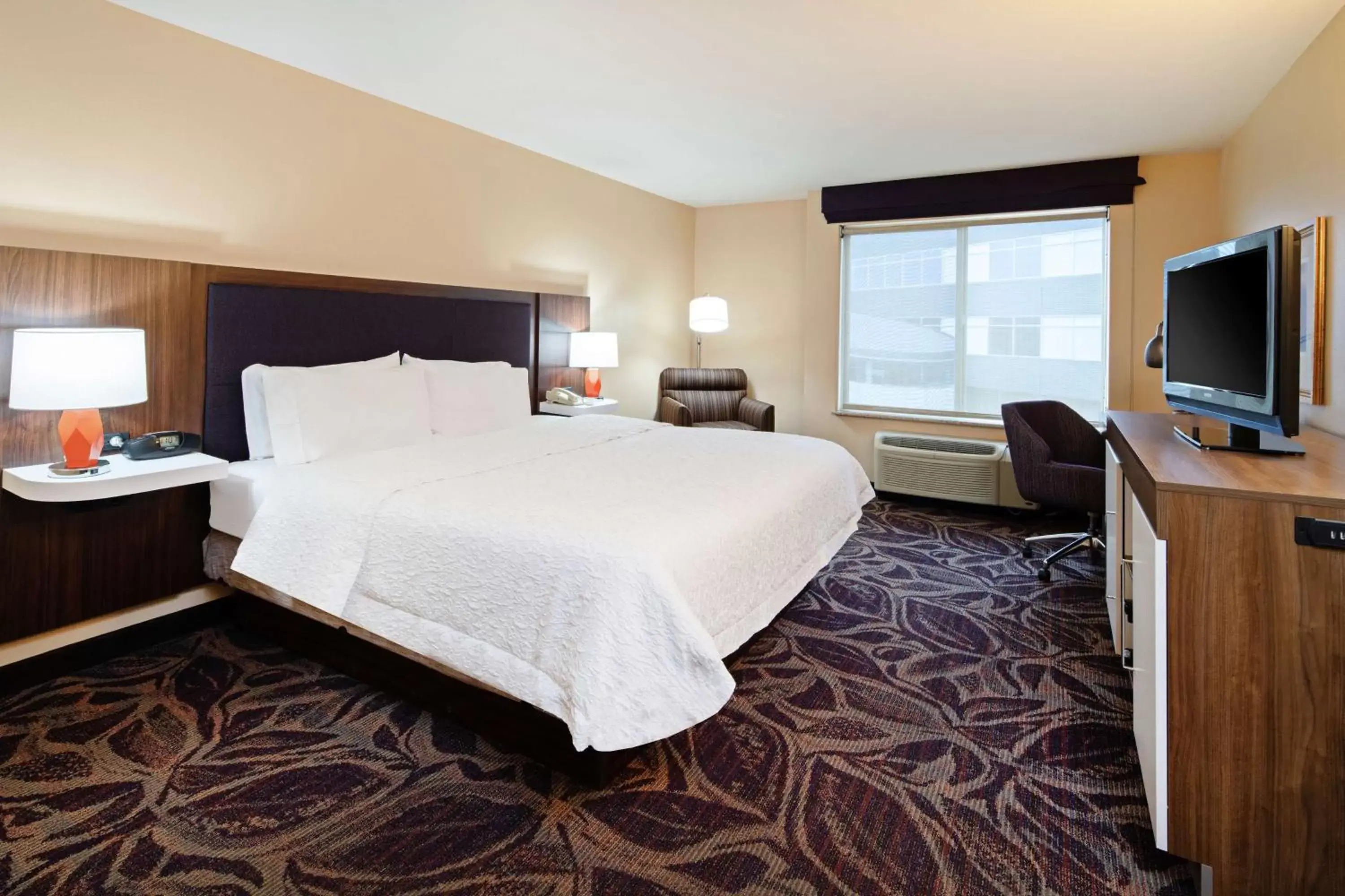 Bedroom, Bed in Hampton Inn & Suites Bremerton