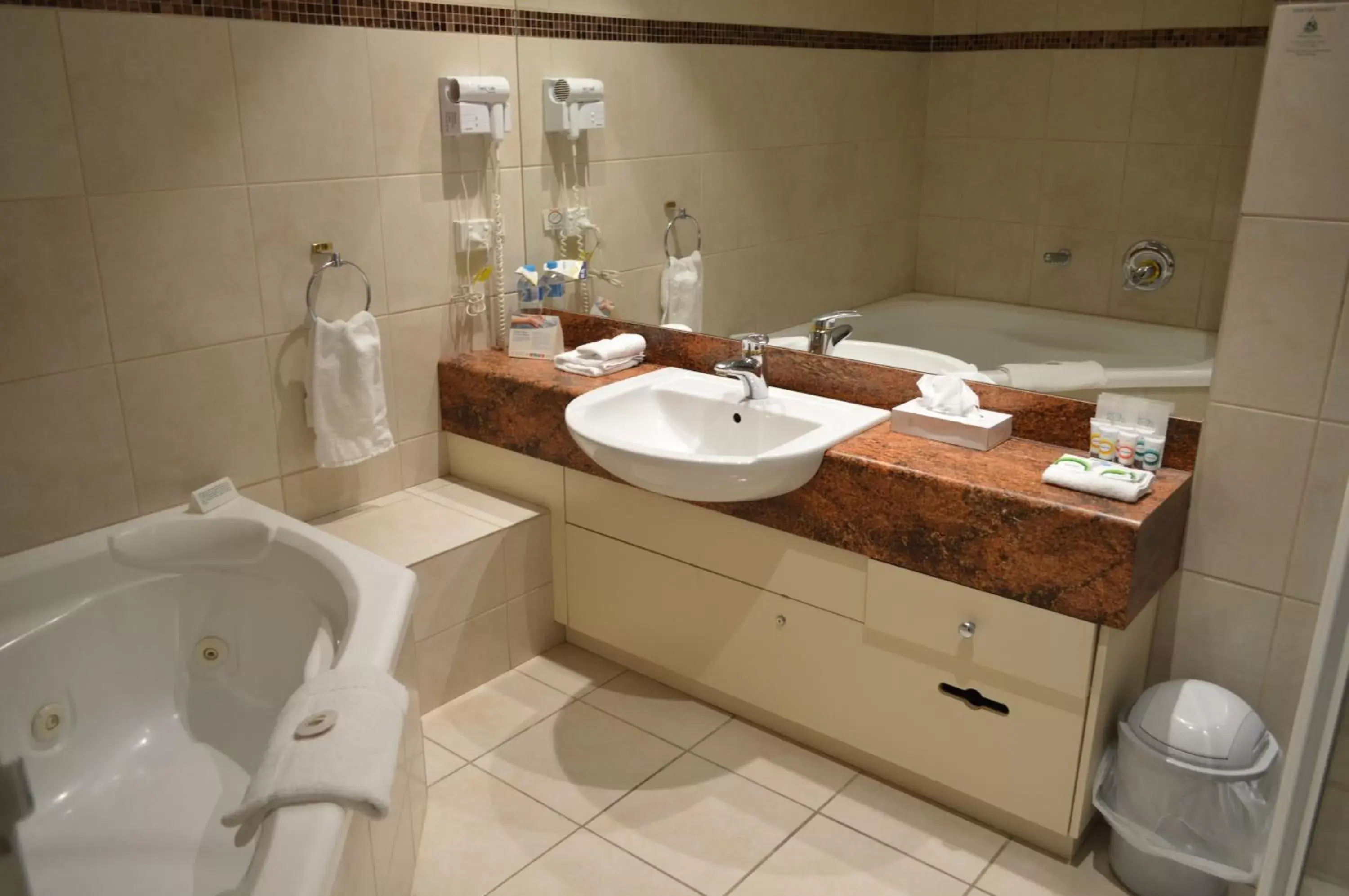 Bathroom in Quality Hotel Parklake Shepparton