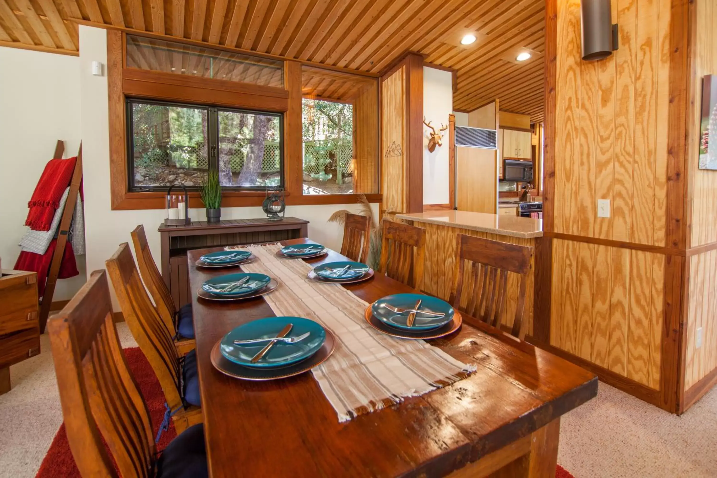 Restaurant/Places to Eat in Idyllwild Inn
