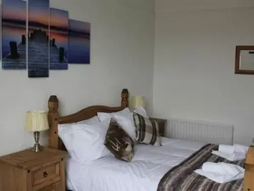 Bedroom, Bed in Stonehenge Inn & Shepherd's Huts