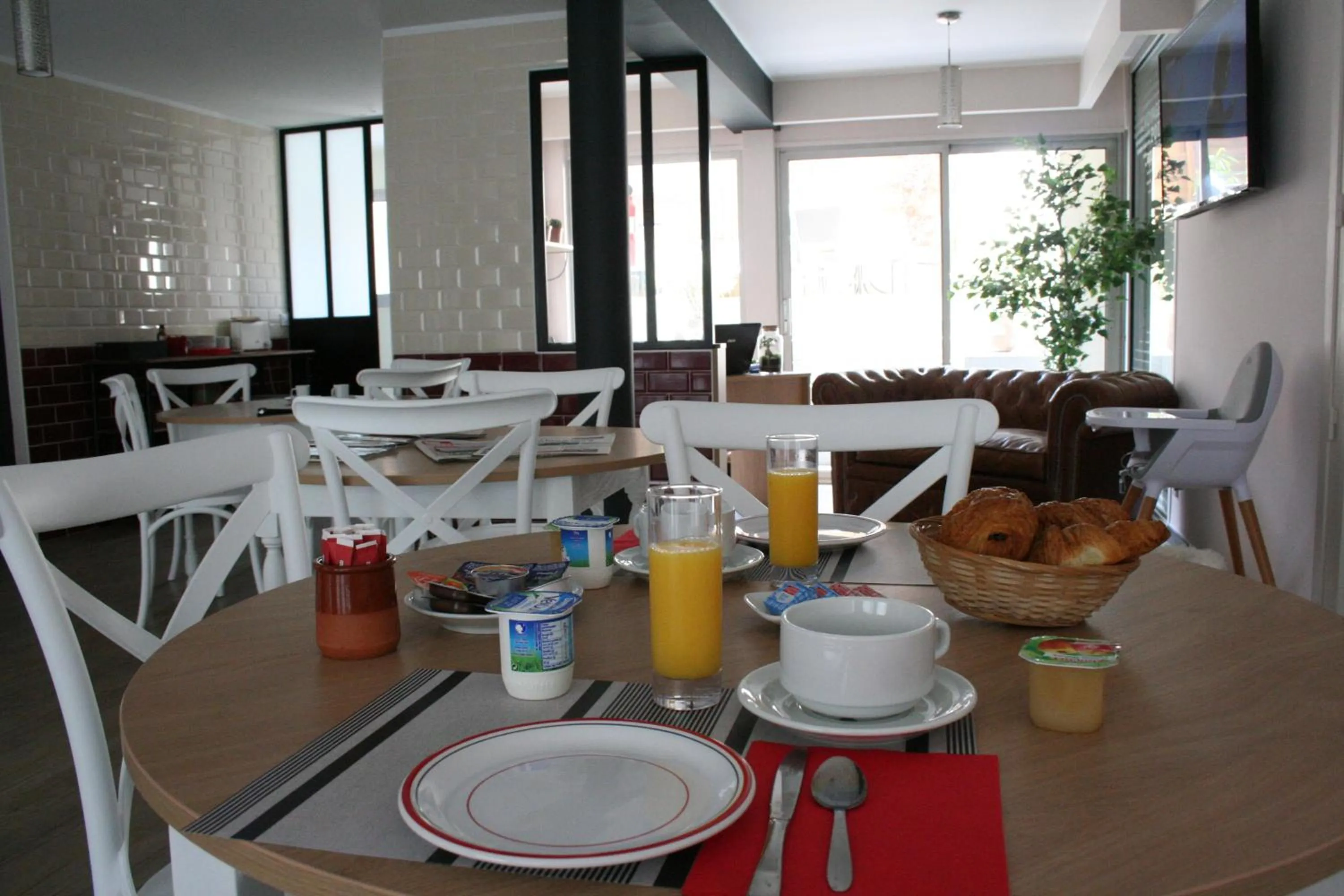 Continental breakfast in Hôtel Le Relais Dax