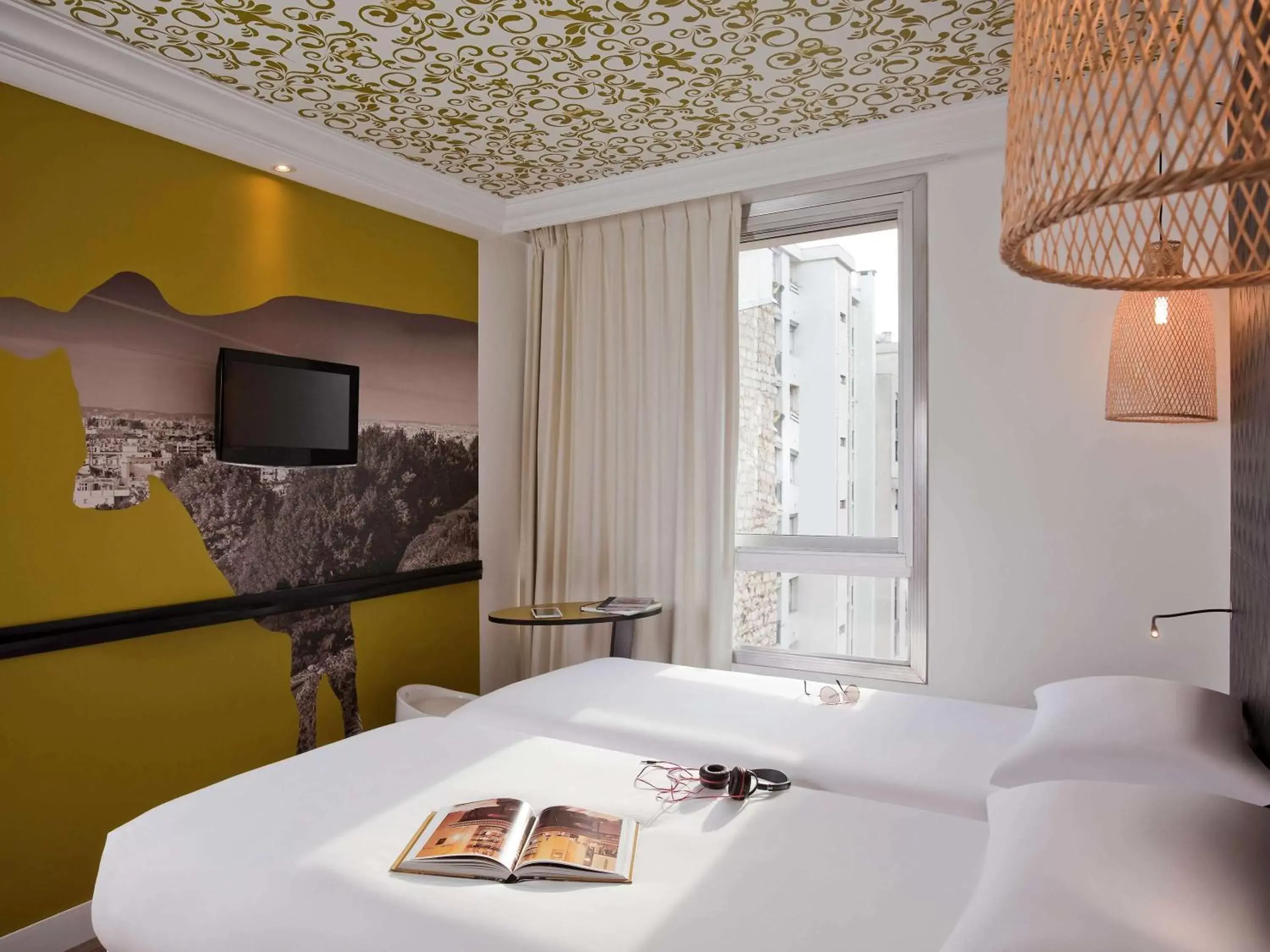 Property building, Bed in ibis Styles Paris Buttes Chaumont Property building, Bed in ibis Styles Paris Buttes Chaumont