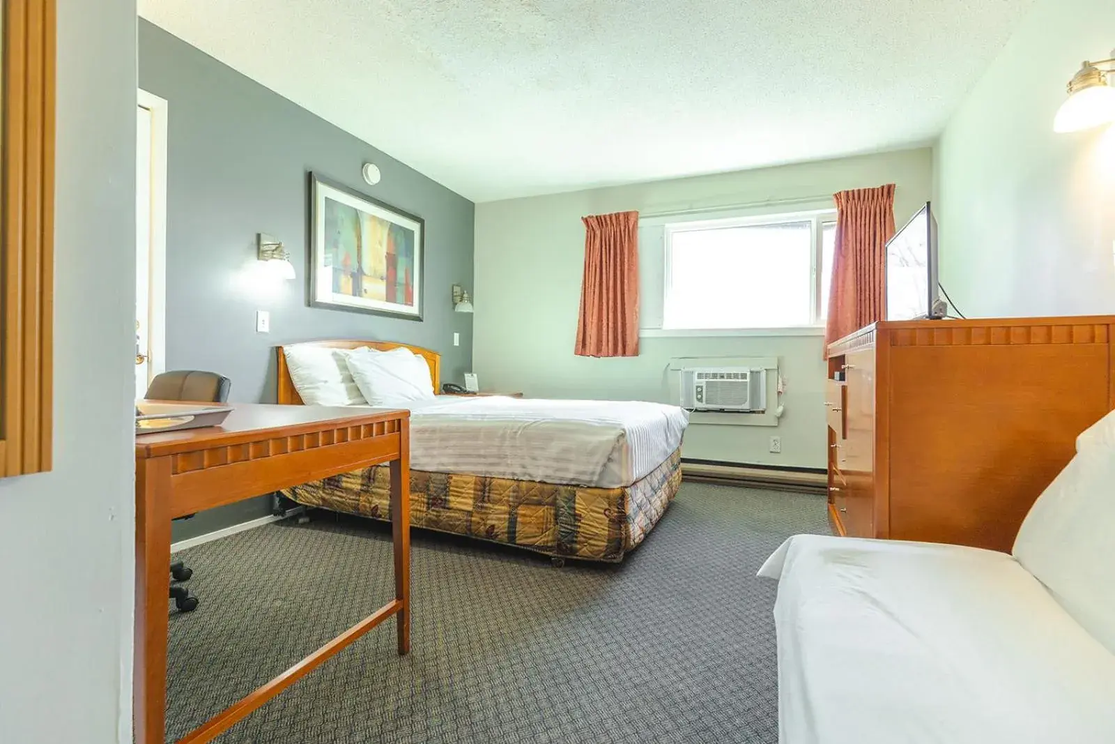 Bed in Canadas Best Value Inn Kelowna
