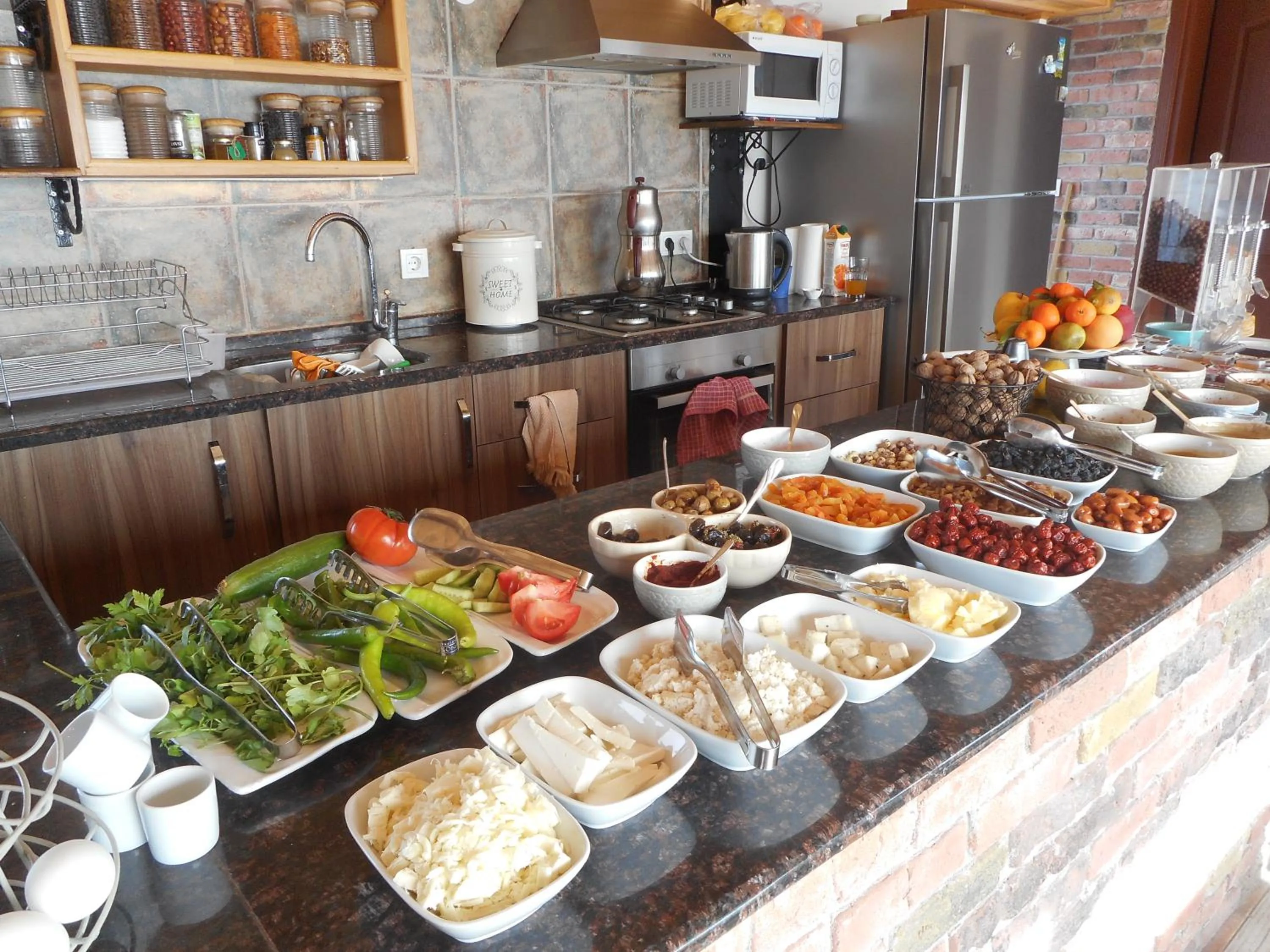 Restaurant/places to eat in Lale Pension