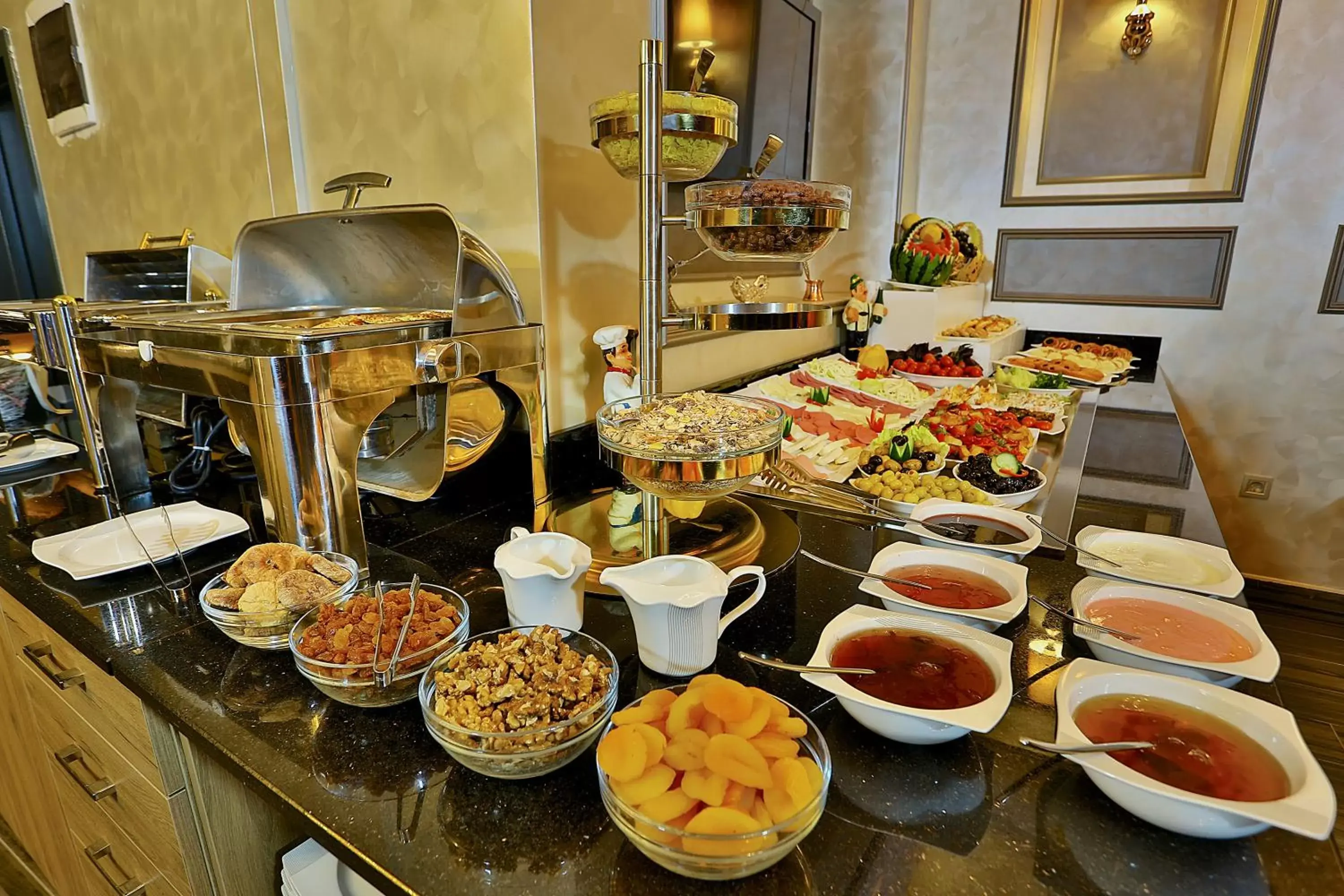 Buffet breakfast in Hotel Perula
