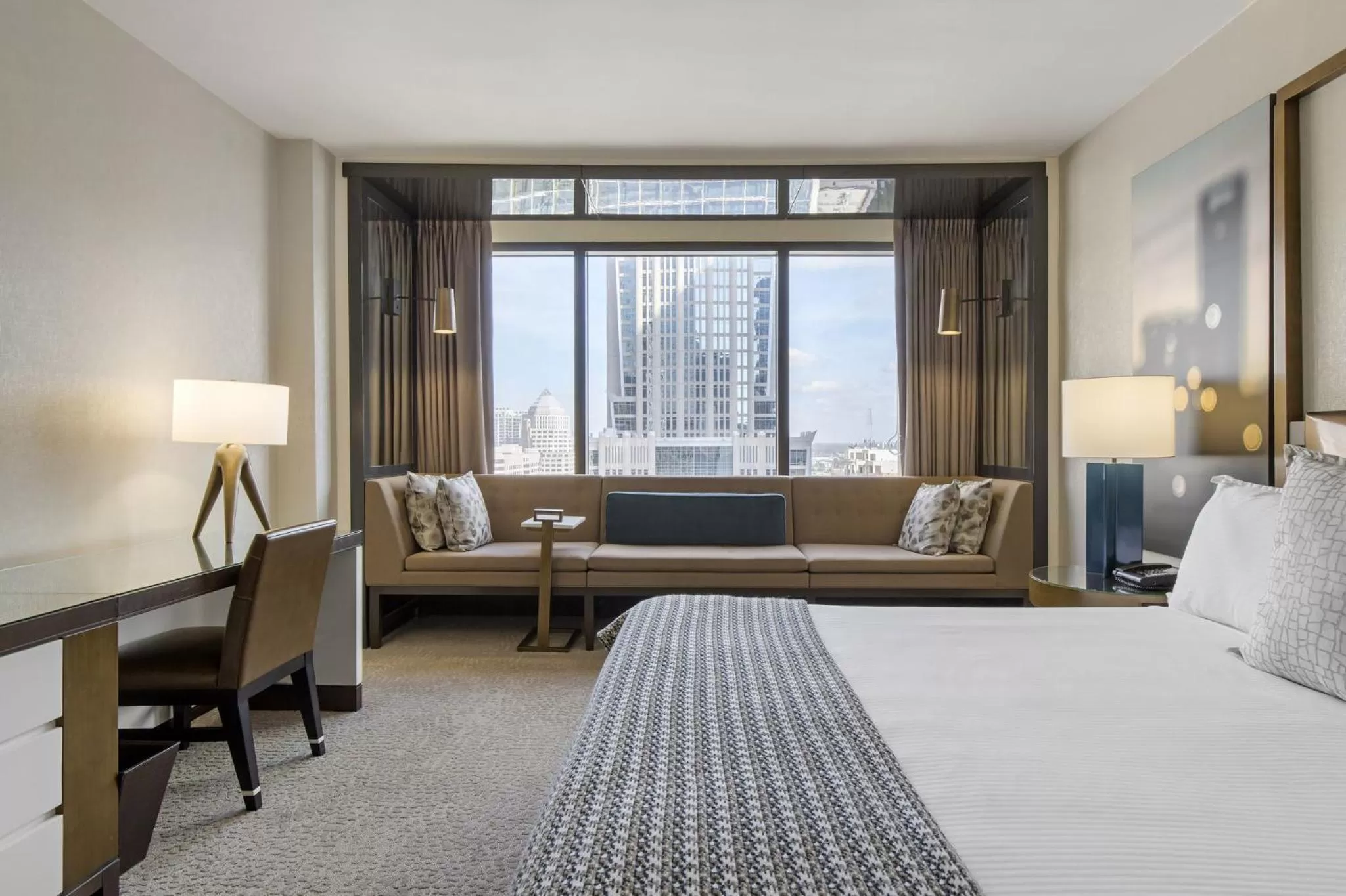 Photo of the whole room, Bed in Omni Charlotte Hotel