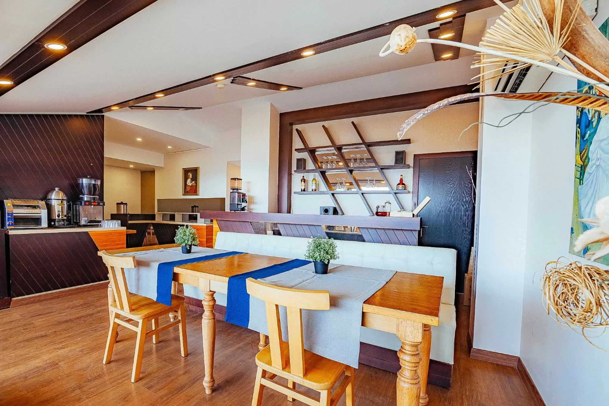 Restaurant/places to eat in The Milltown Hotel