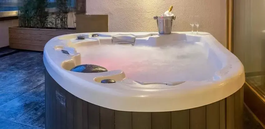 Hot Tub, Bathroom in Applegarth Villa Hotel & Restaurant (Adult Only)
