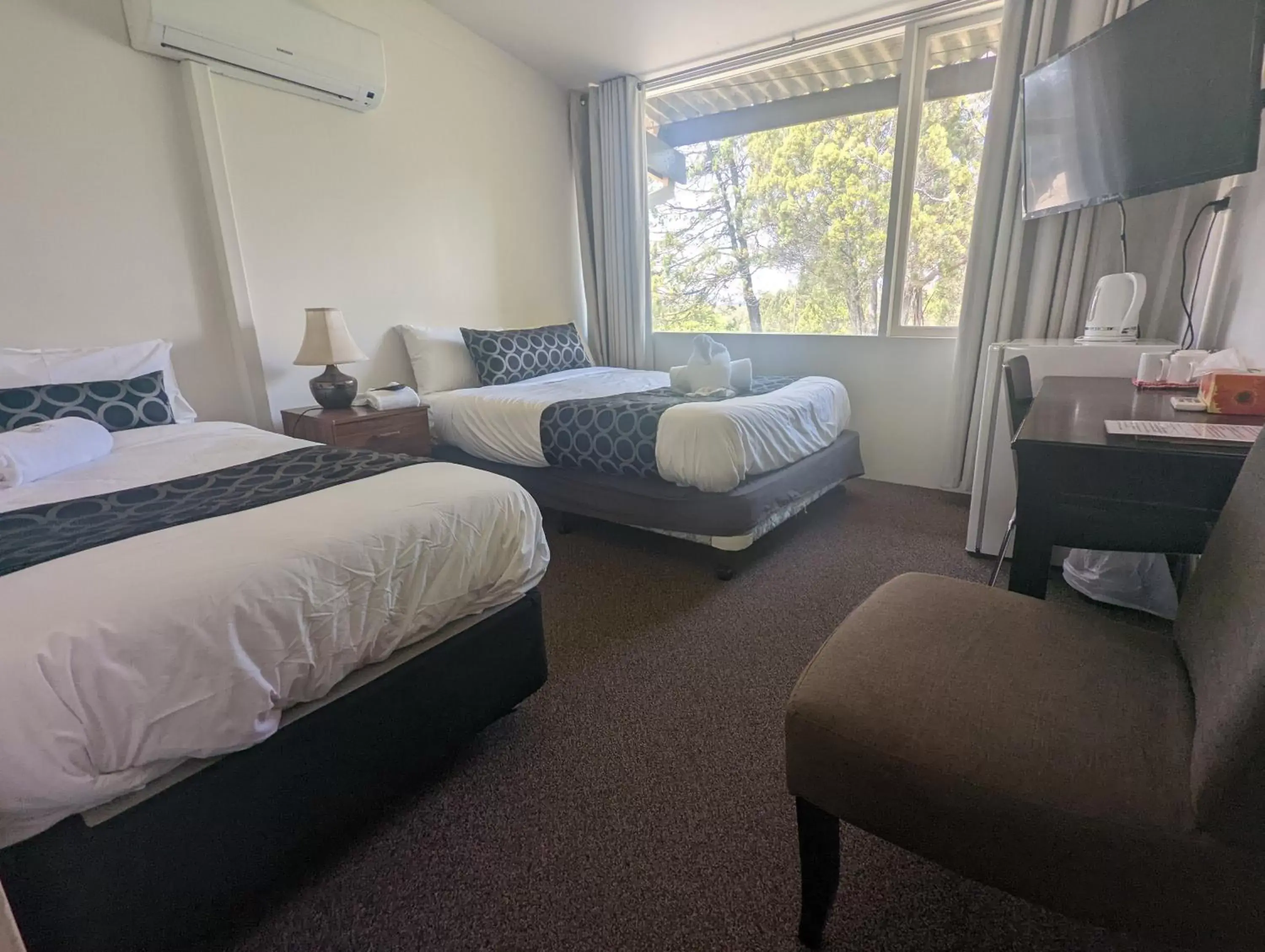 Bed in Cooma High Country Motel